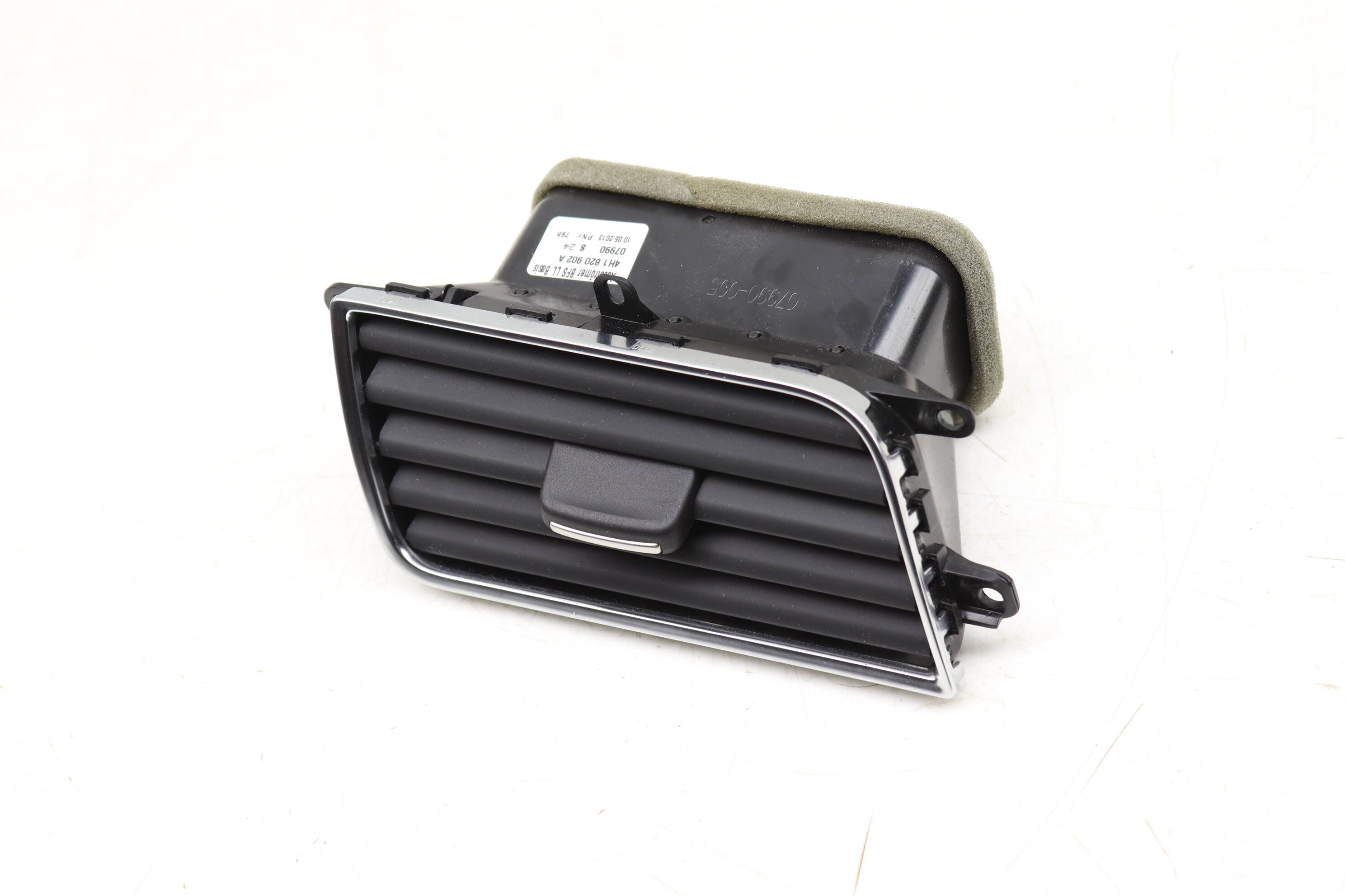 Dash Air Vent 4H1820902A