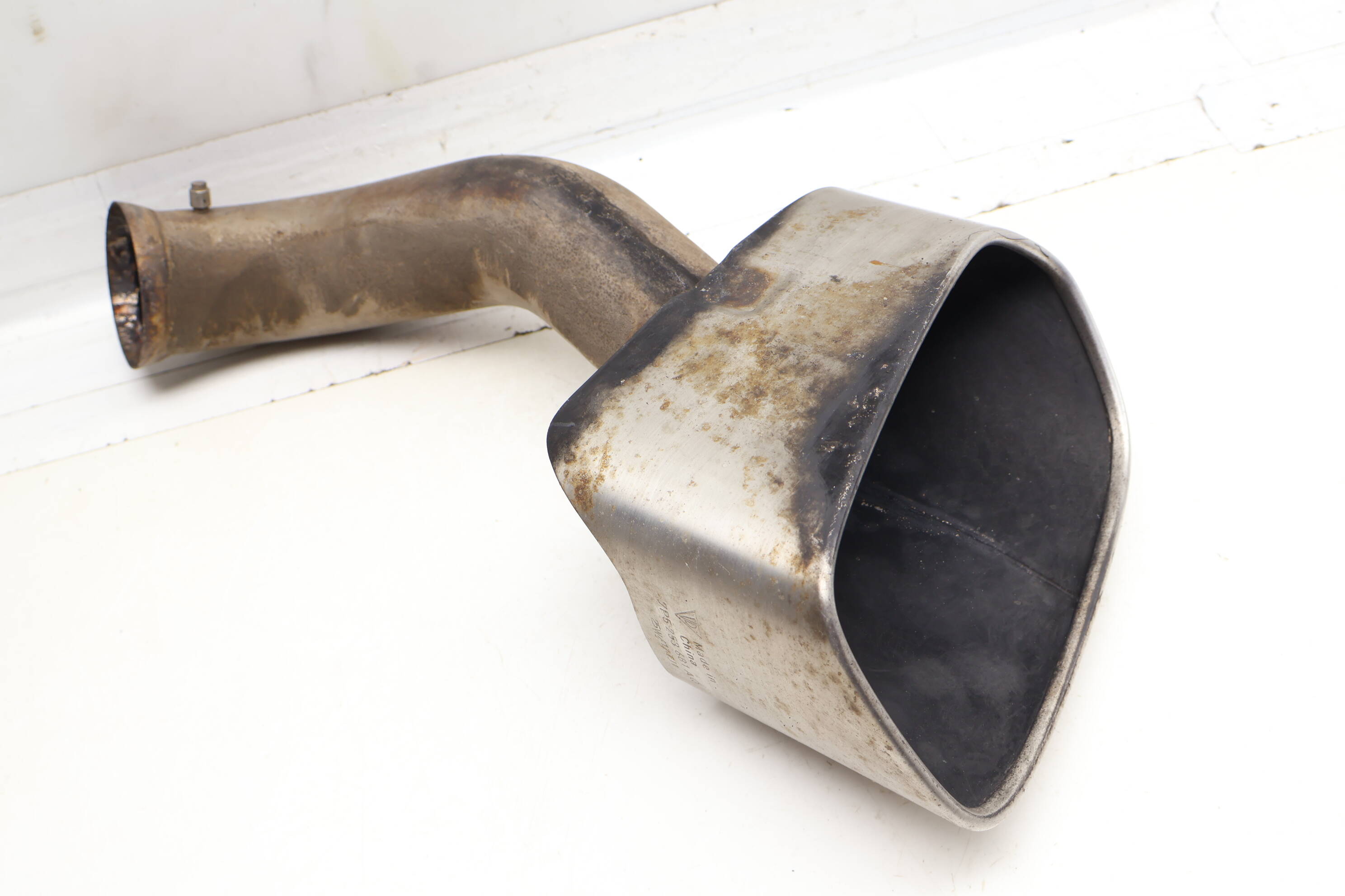 Exhaust Pipe / Tip 7P5253681AQ 95811125111