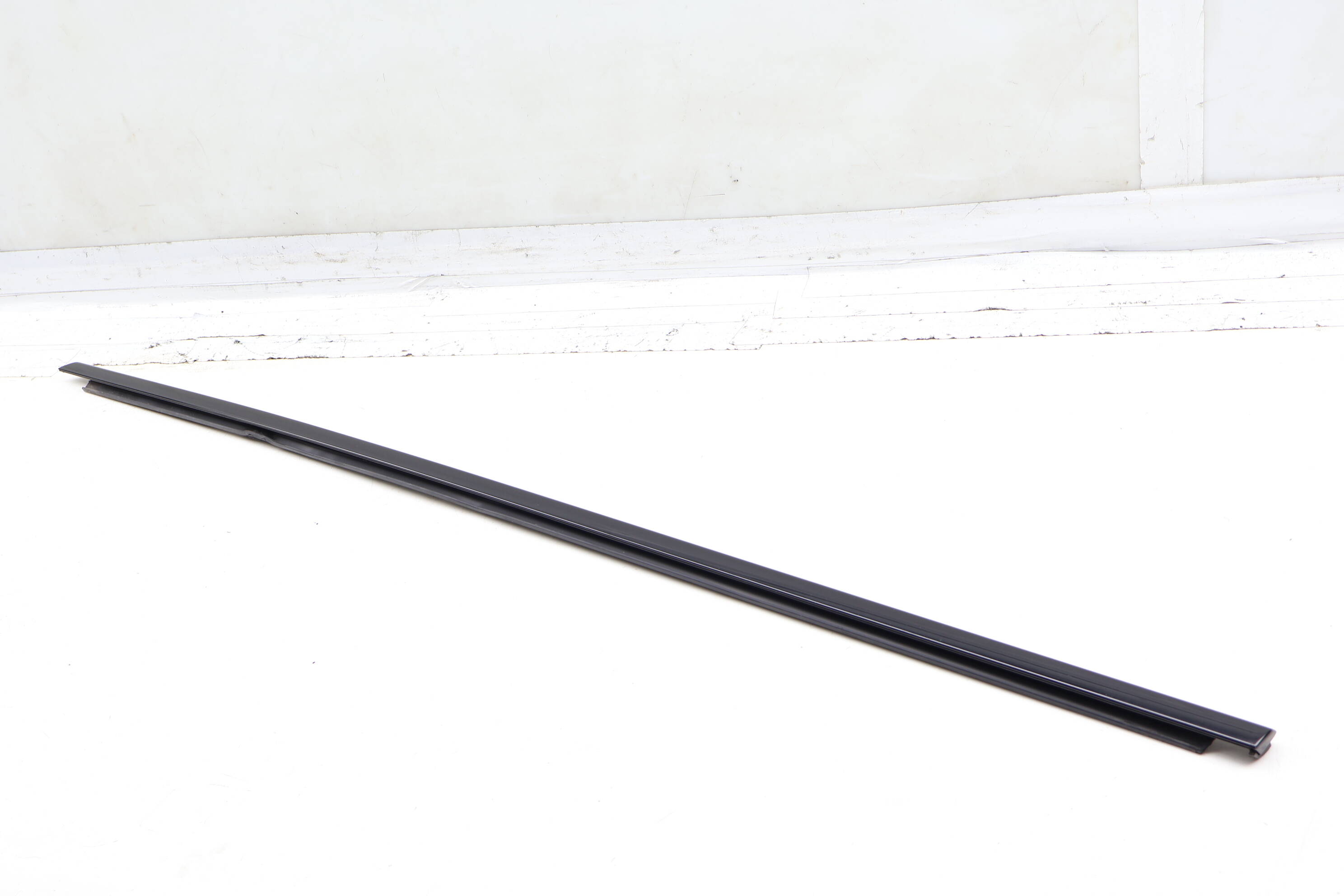 Exterior Door Window Slot Seal / Trim 7P5837475H 95855947512