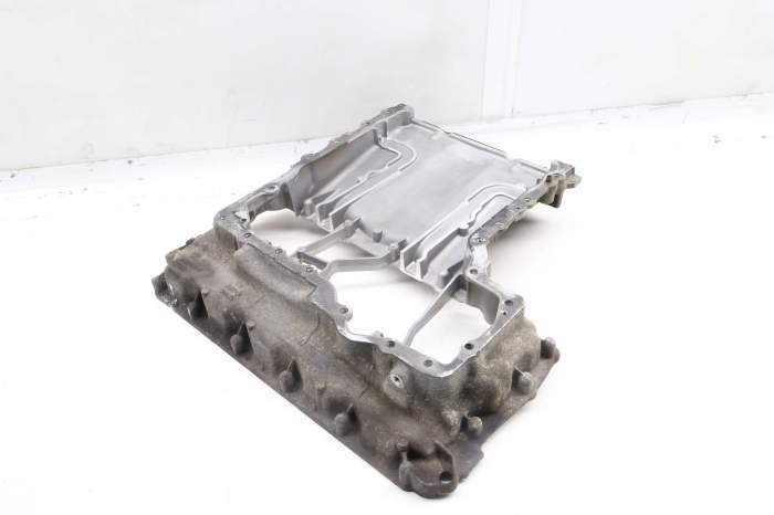 Upper Engine Oil Pan / Sump 06M103805M main product photo