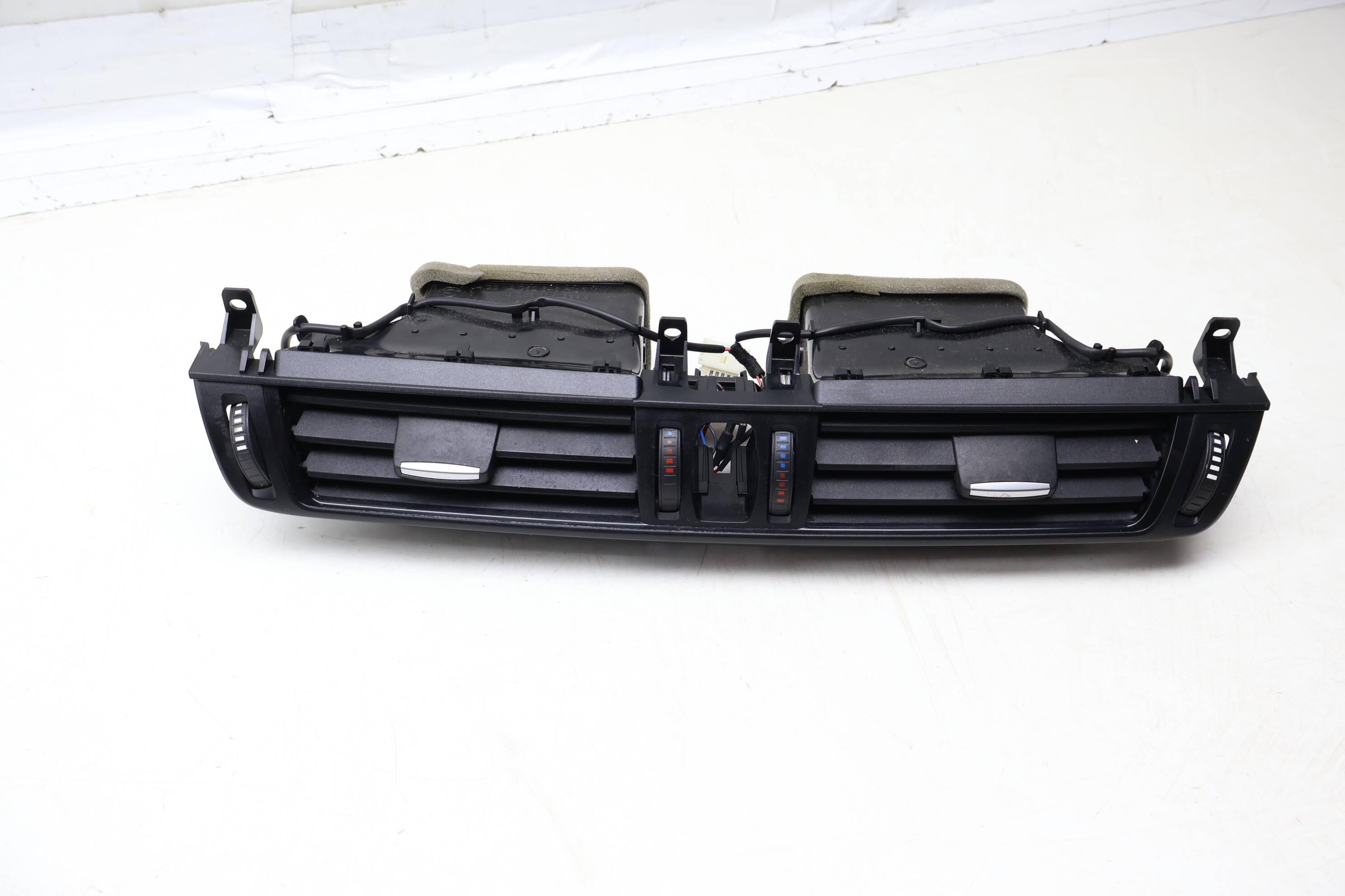 Dash Center Air Vent 64229252648