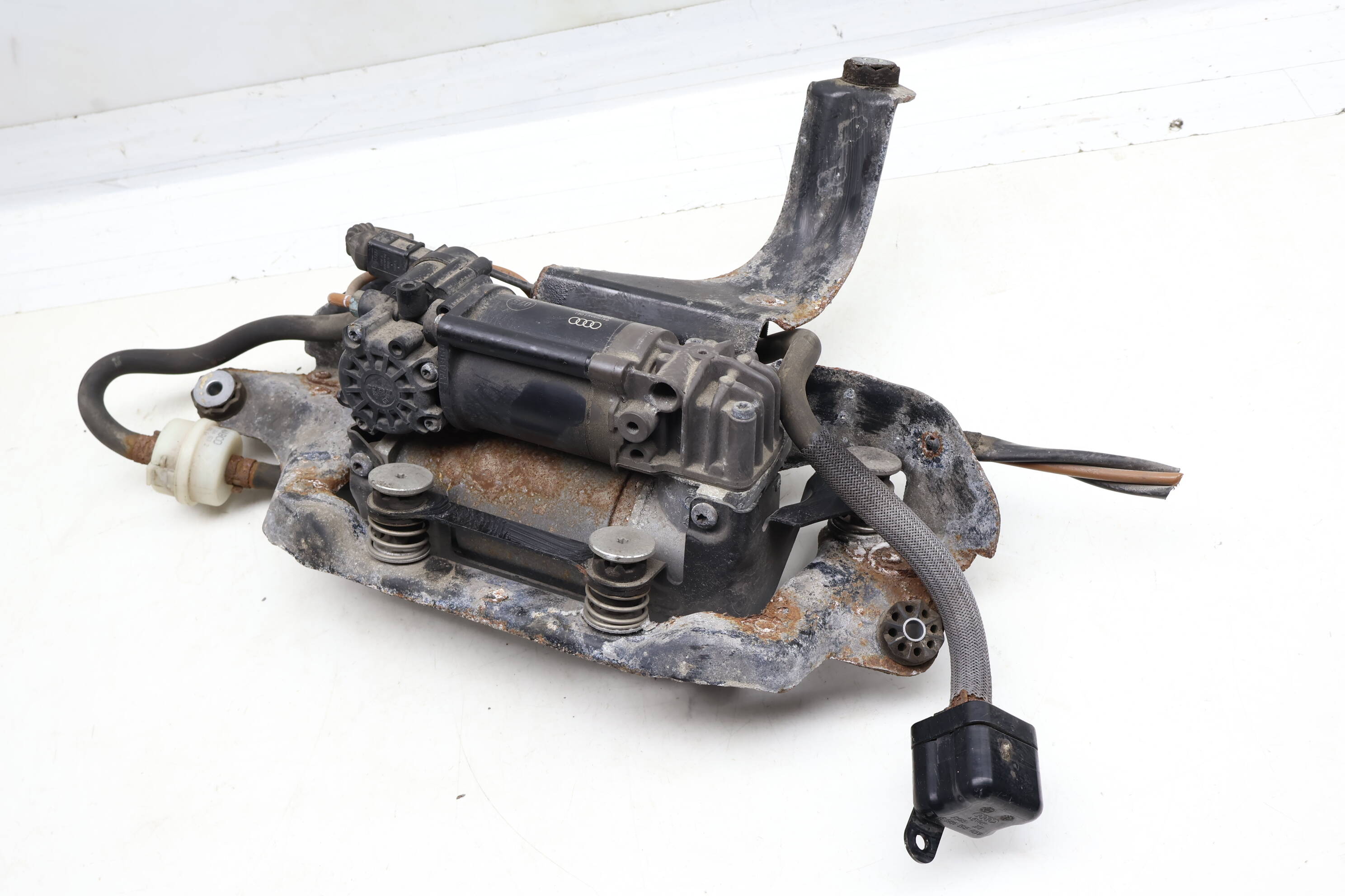 Air Suspension Compressor / Pump 4G0616005C