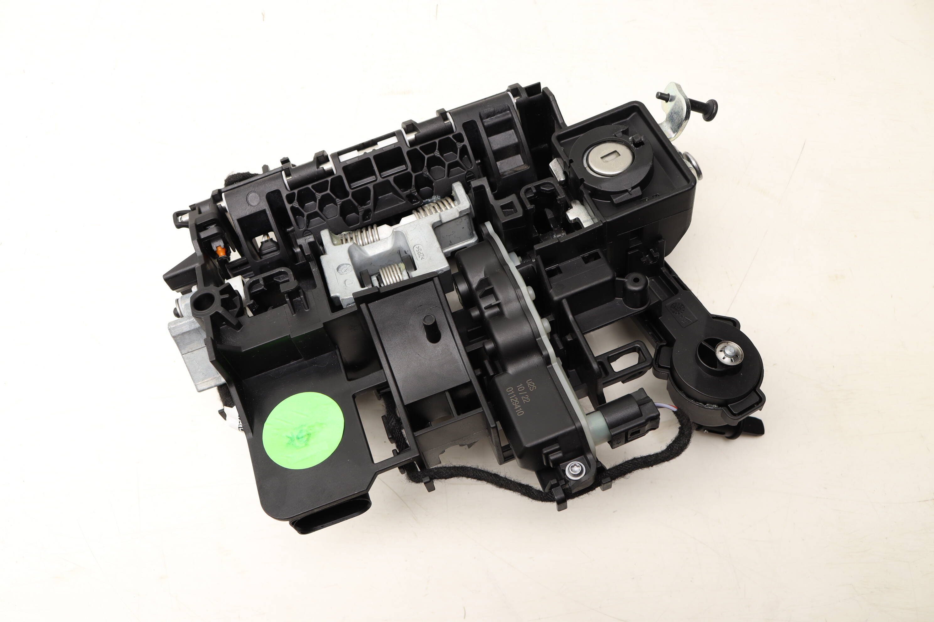 - A -（8点） Porsche Front Left Exterior Door Handle Bracket 9J1837885