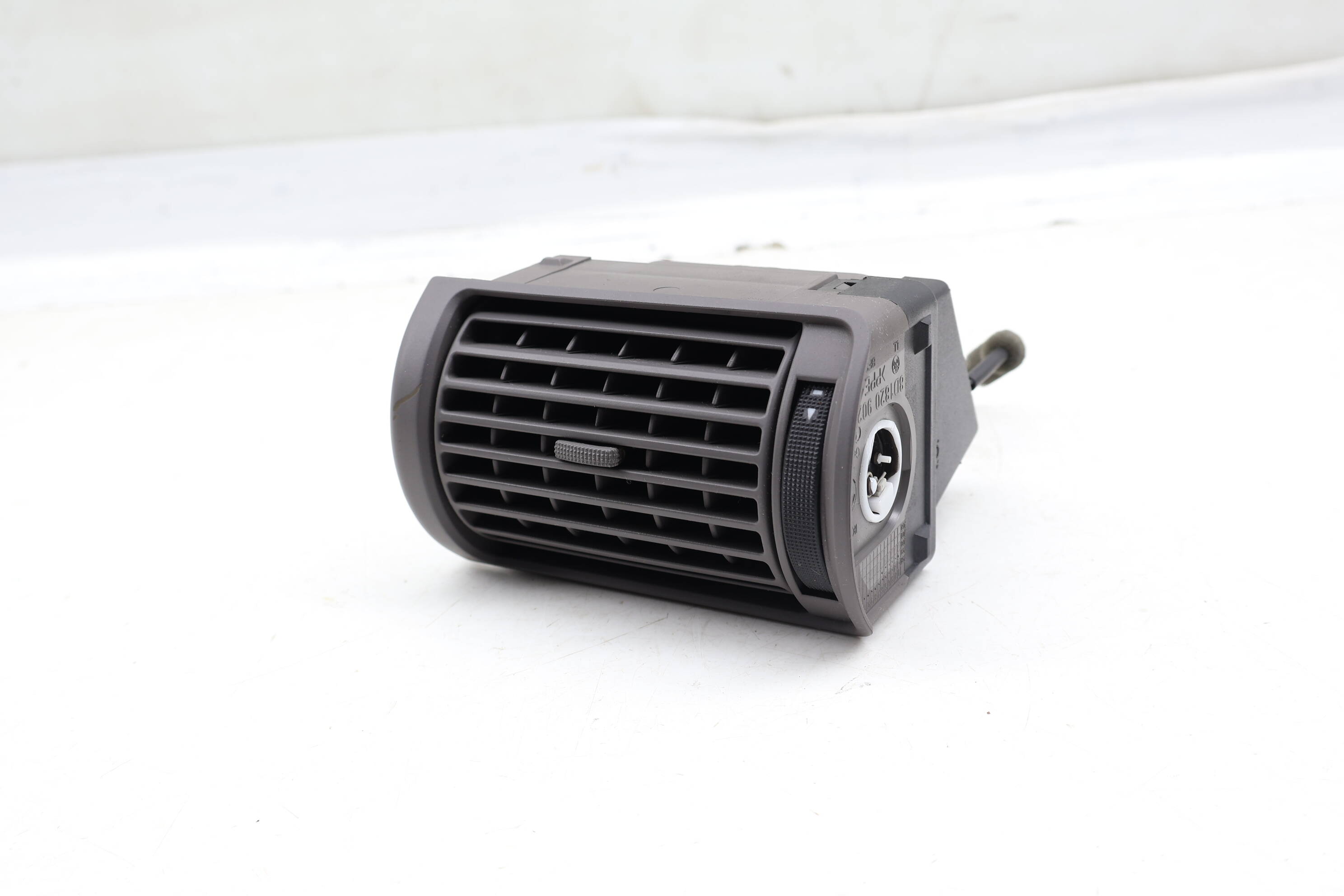 Dash Air Vent 8D1820902B