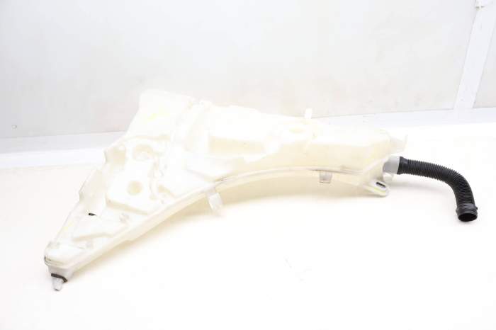 Windshield Washer Tank / Reservoir 61667292424 main product photo