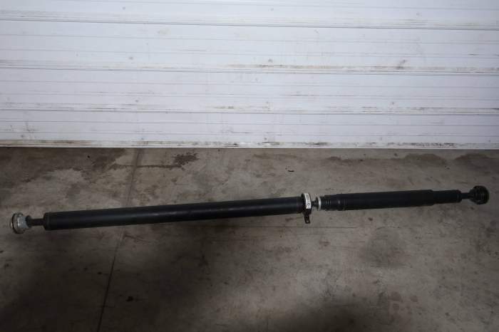 Driveshaft / Propeller Shaft GK727L190AB main product photo