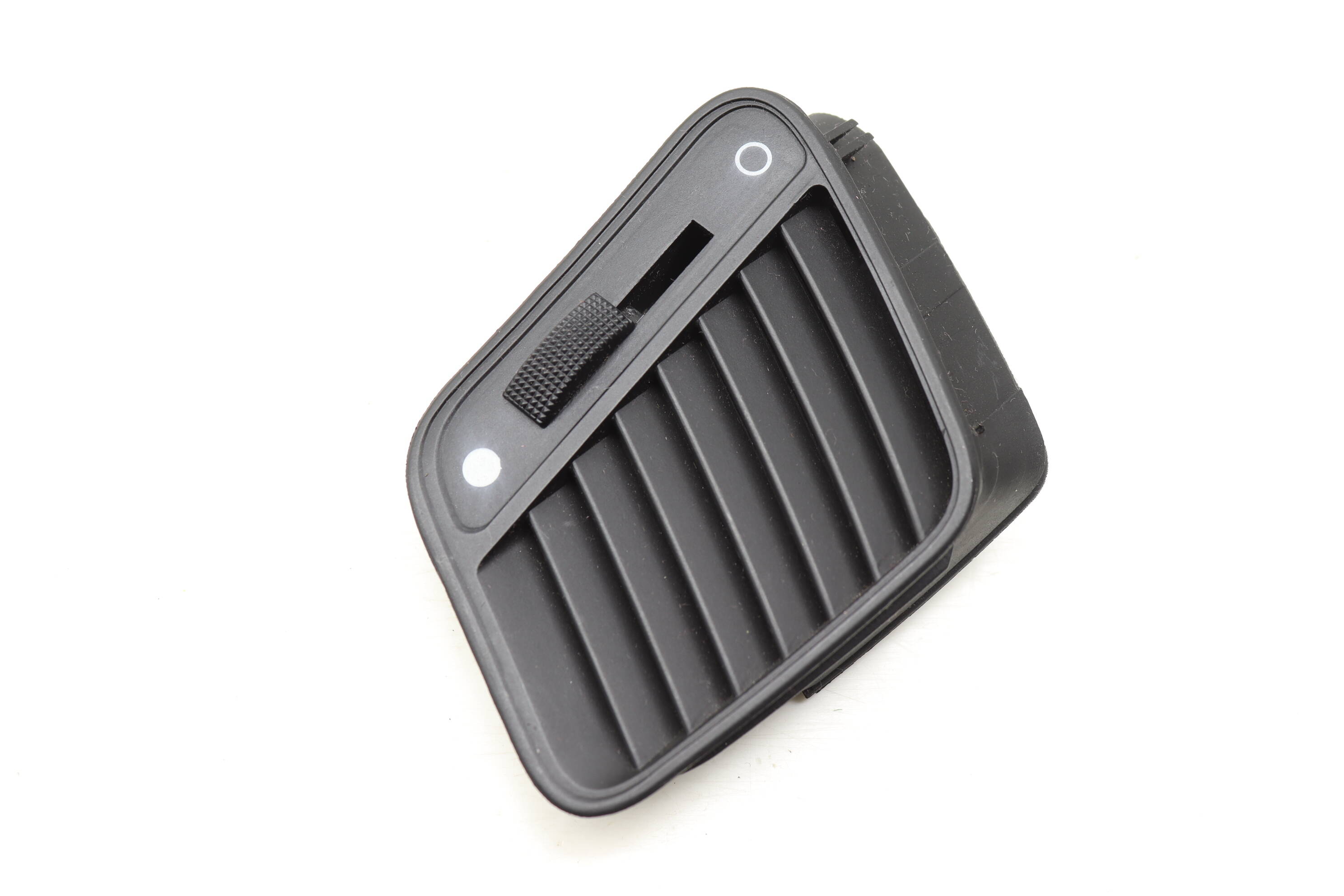 Upper&#x20;Dash&#x20;Defrost&#x20;Air&#x20;Vent&#x20;4D0819794B