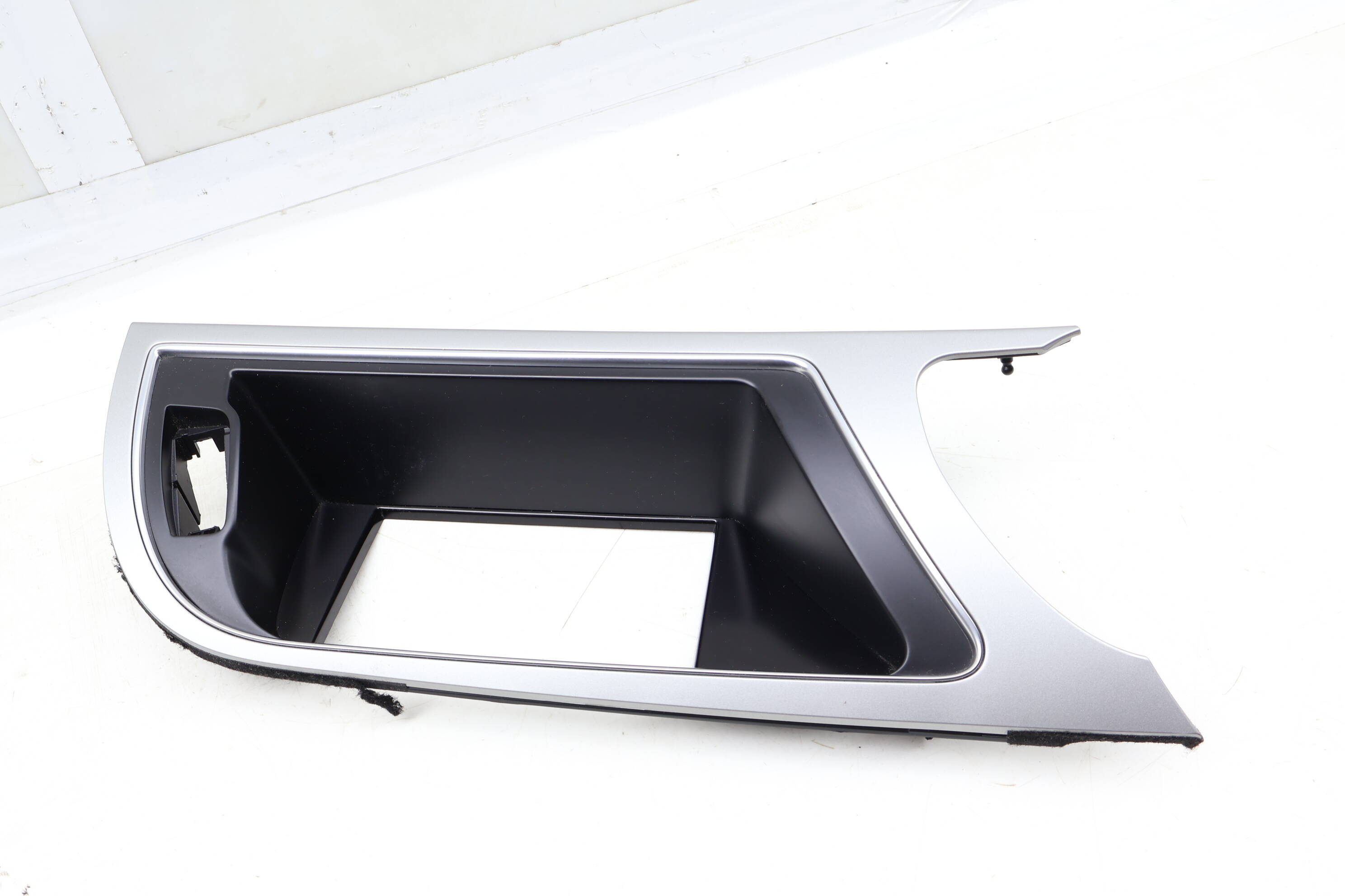 Center Dash Display Trim / Bezel 8T1857186H