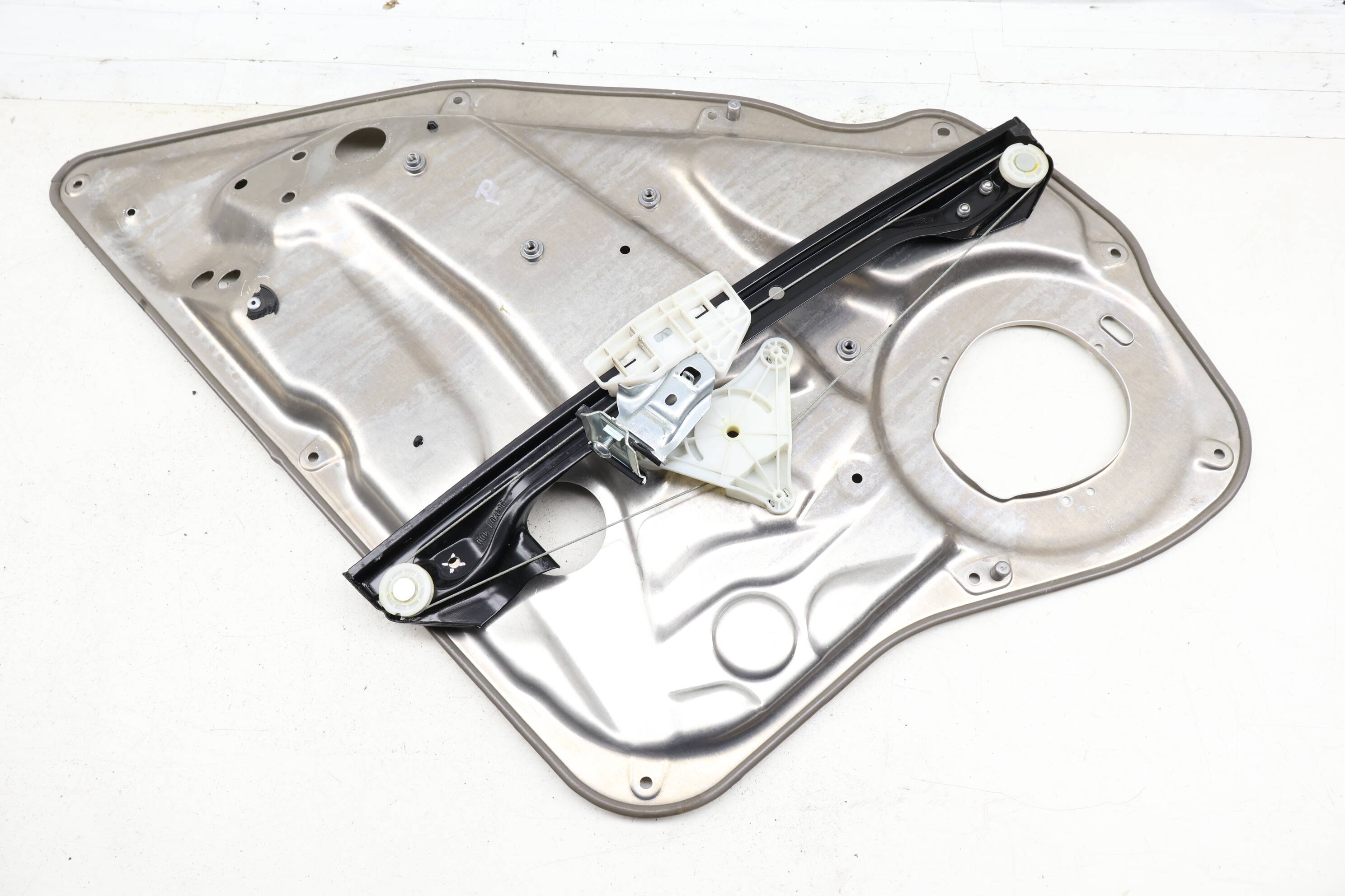 Door Panel / Window Regulator Assembly 2127301779