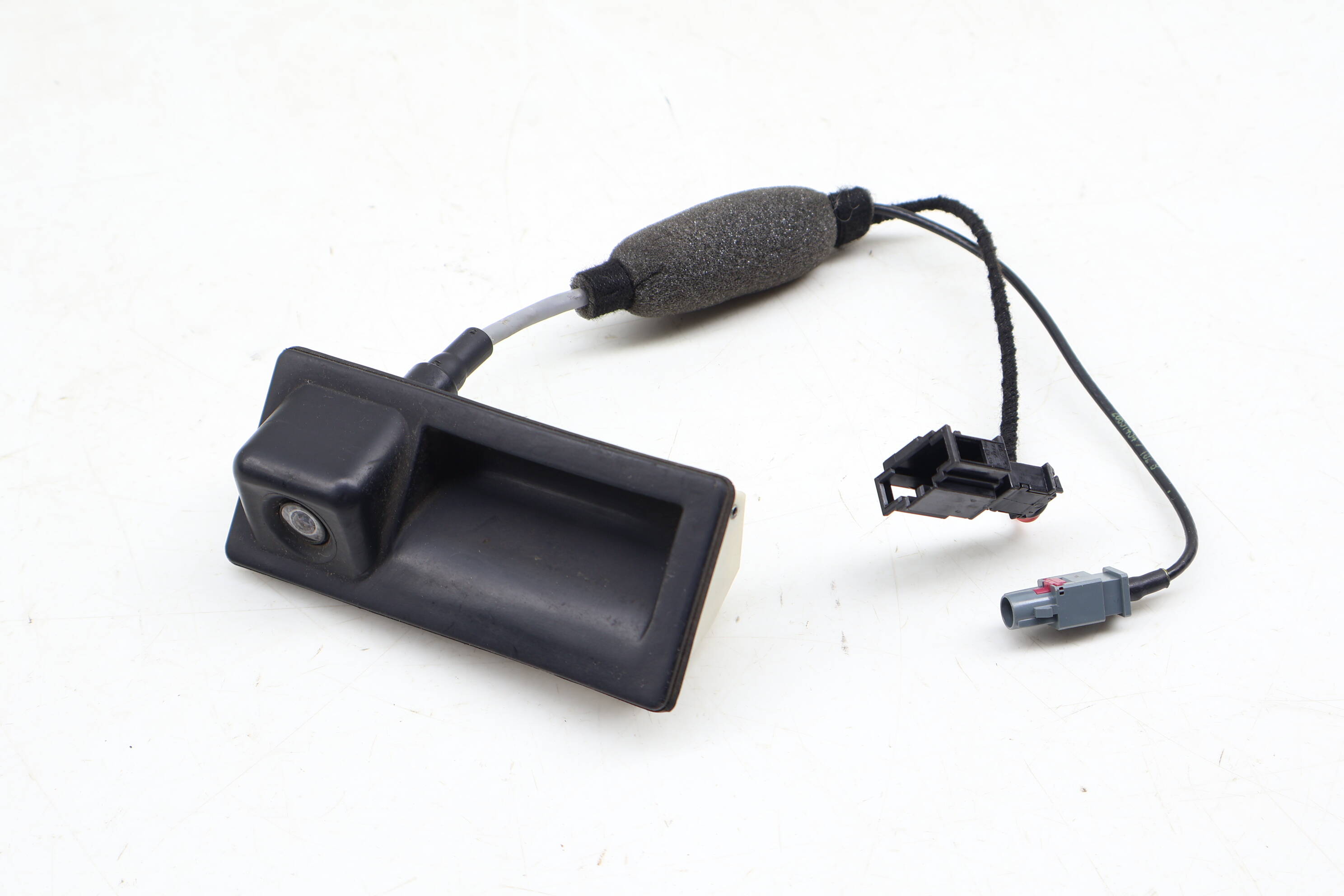 Trunk Release Handle W/ Backup Camera 5N0827566AA