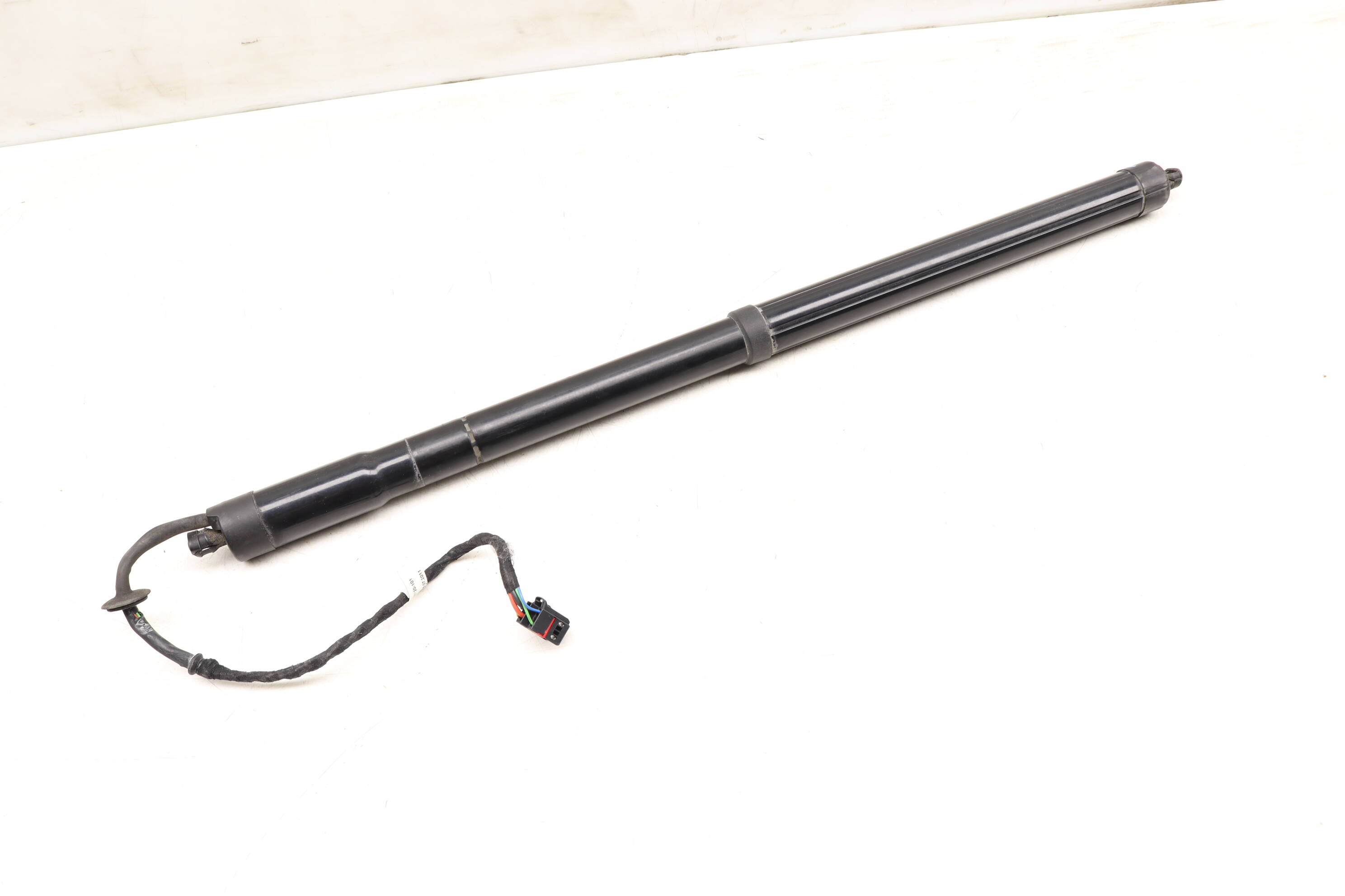 Trunk Hatch Strut / Shock 7P5827851E 95851285104