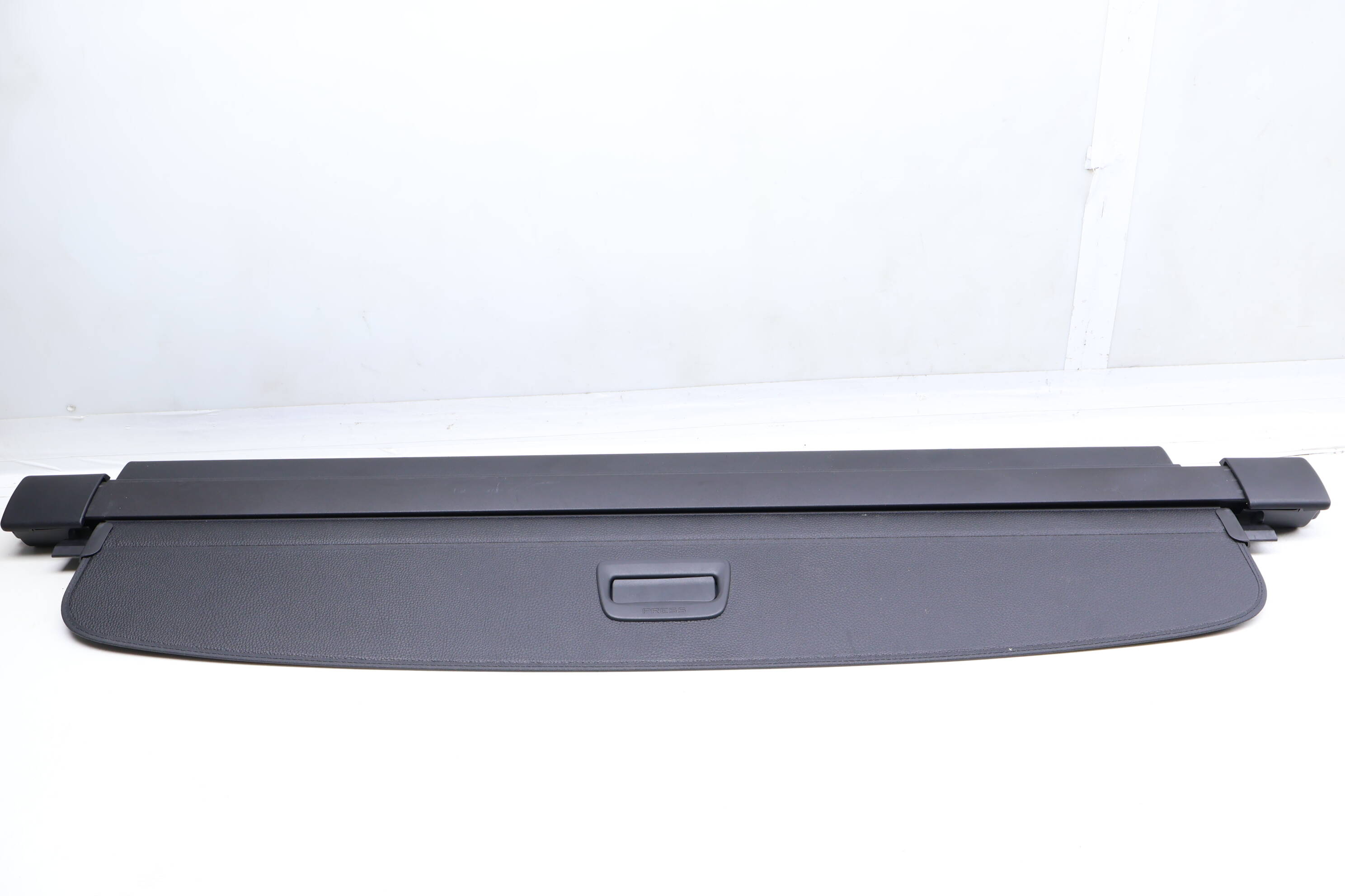 Luggage / Cargo Retractable Cover 5GM867871