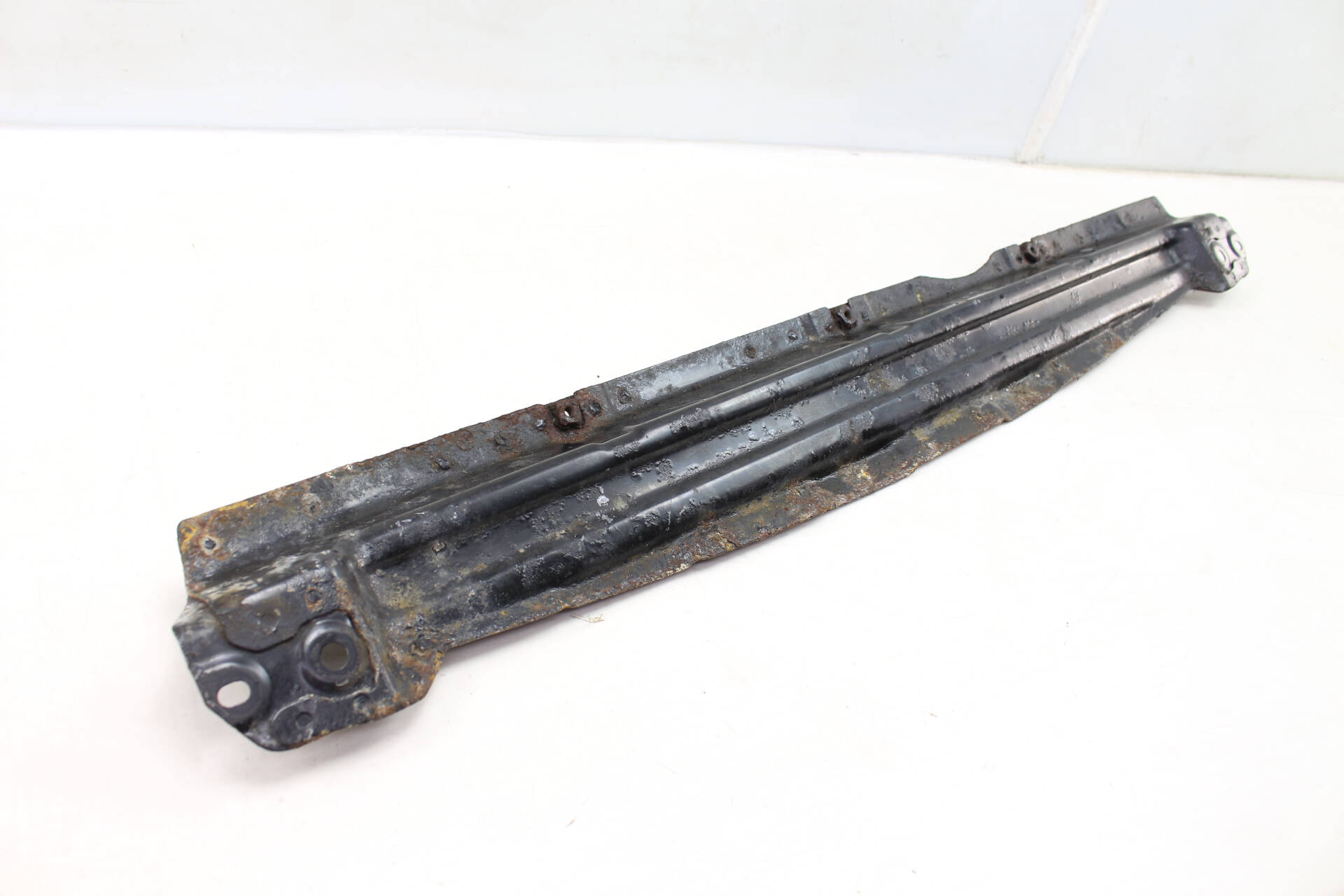 Crossmember / Support Bracket 7L0805551A