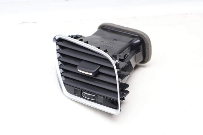 Dash Air Vent 8U1820902E main product photo