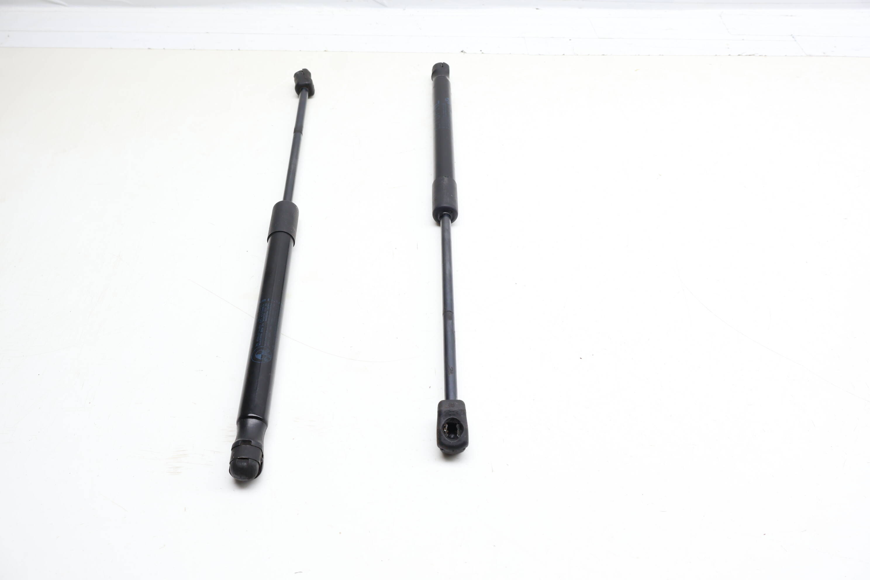 Hood Strut / Shock Absorber Set 51237148346