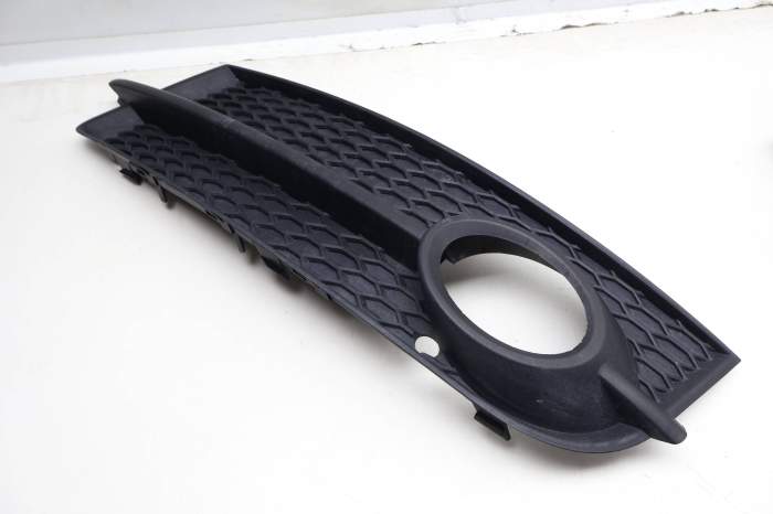 Lower Bumper Fog Light Grille 8J0807681 main product photo
