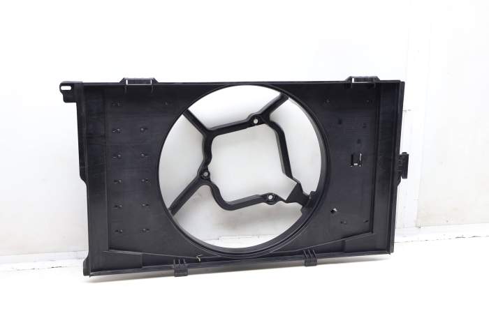 Electric Cooling Fan Housing / Shroud 67327646079 main product photo