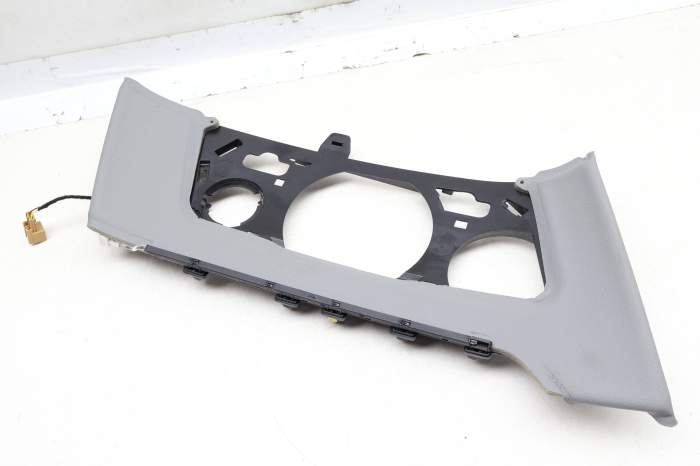 Quarter Panel Trim 8W7867317 main product photo
