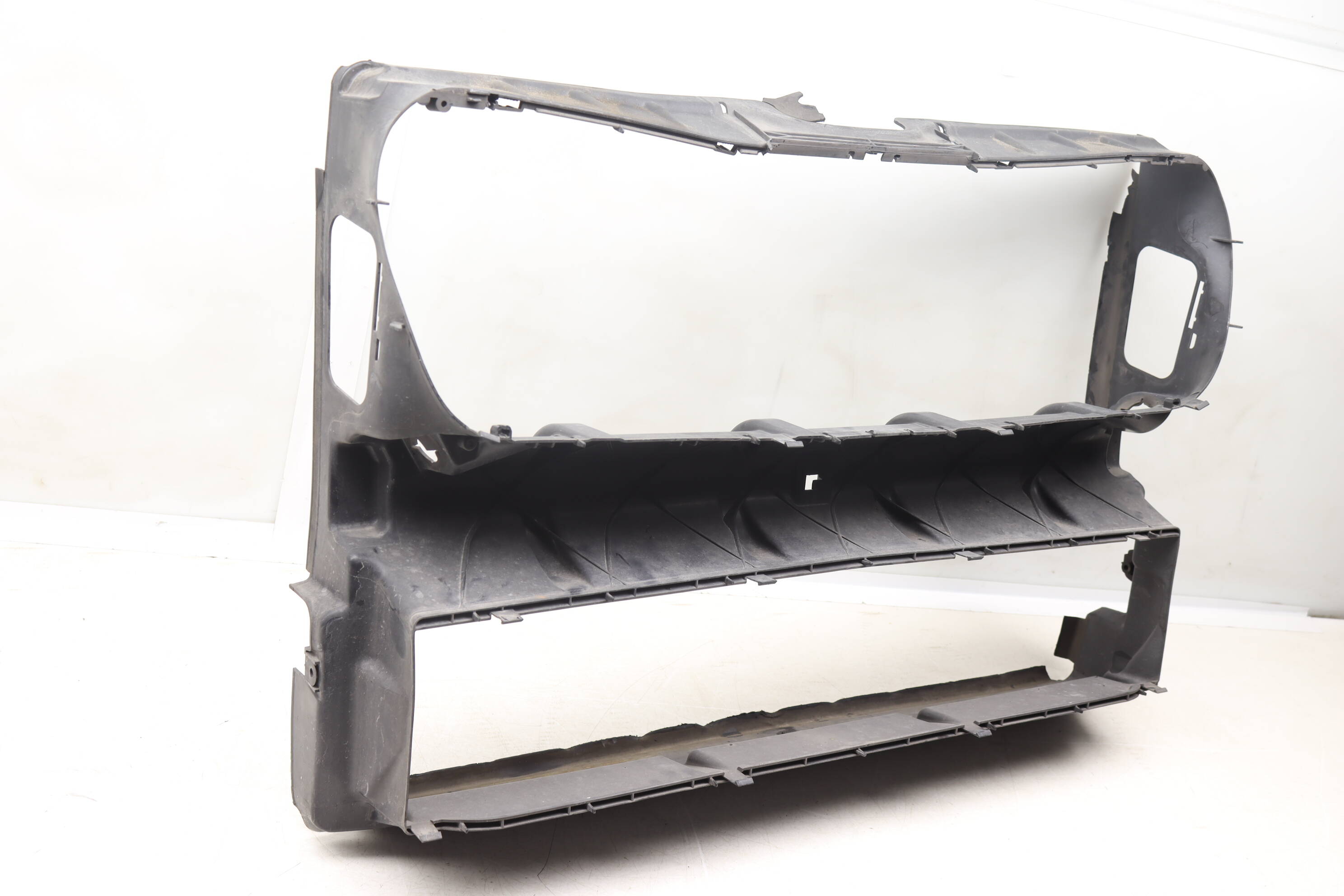 Radiator&#x20;Air&#x20;Duct&#x20;&#x2F;&#x20;Guide&#x20;Assembly&#x20;51647299055