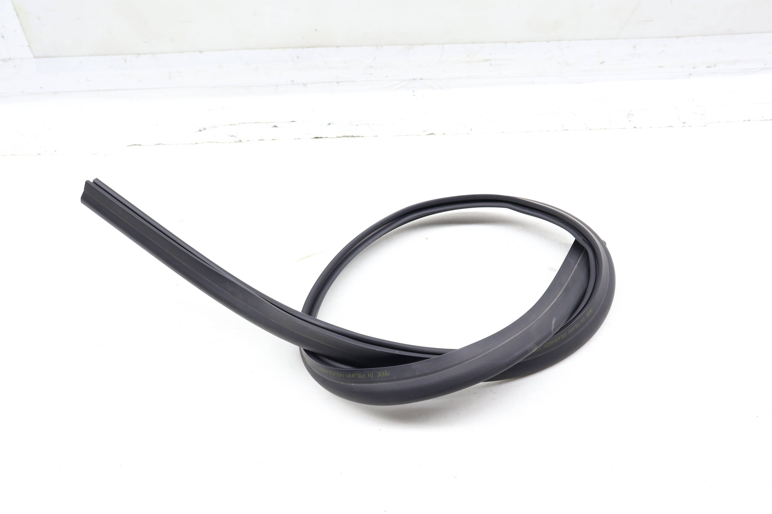 Rain Tray Seal / Hood Weather Stripping 5G0823723B