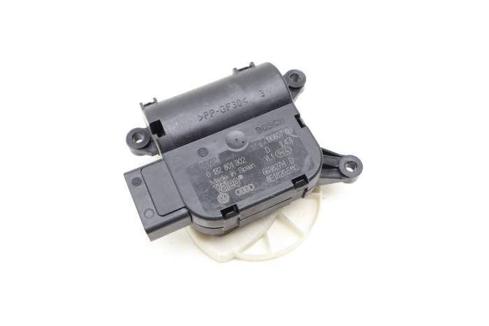 White Servo Flap Motor - Footwell 8E1820511C main product photo