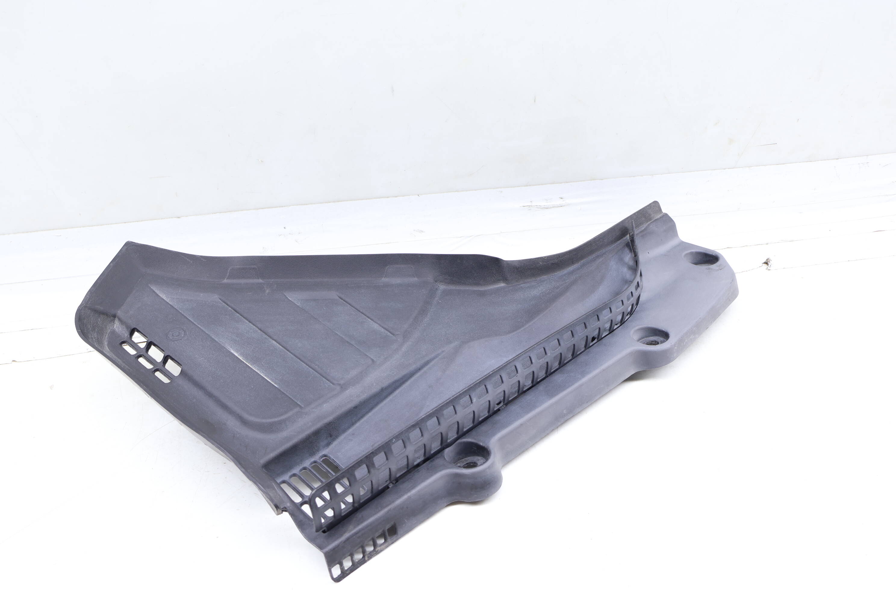 Firewall / Cowl Cover 51717216973