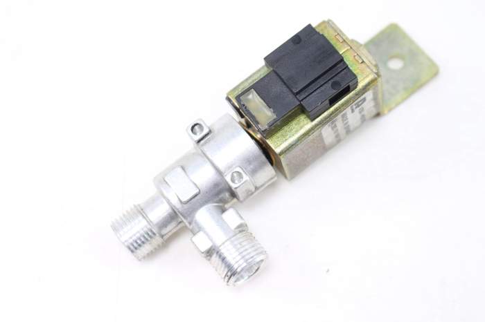 Refrigerant / Freon Solenoid Valve 701959267 main product photo