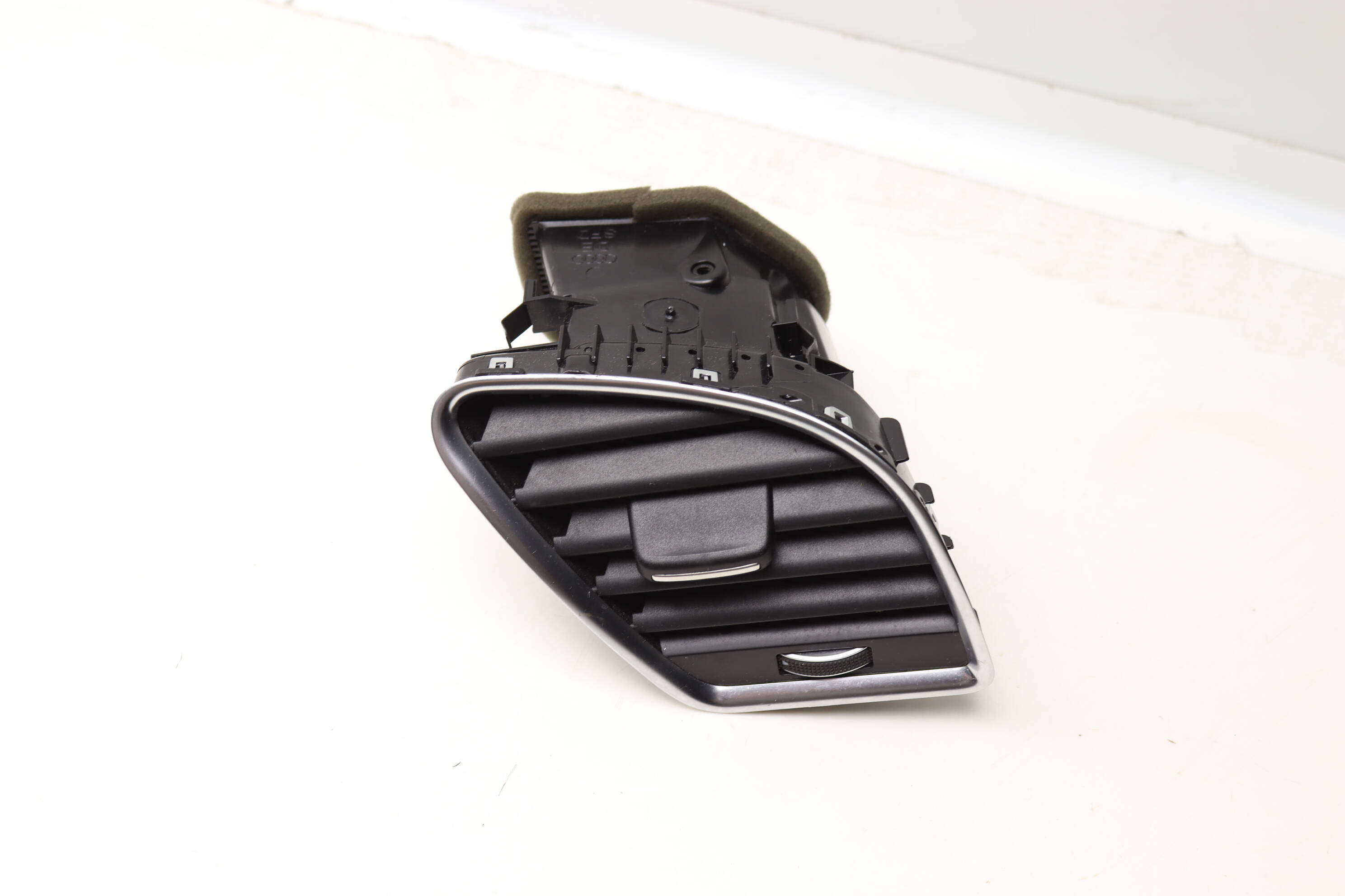 Dash&#x20;Air&#x20;Vent&#x20;8T1820902G