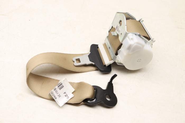 Center Seat Belt Retractor 72117255923 main product photo