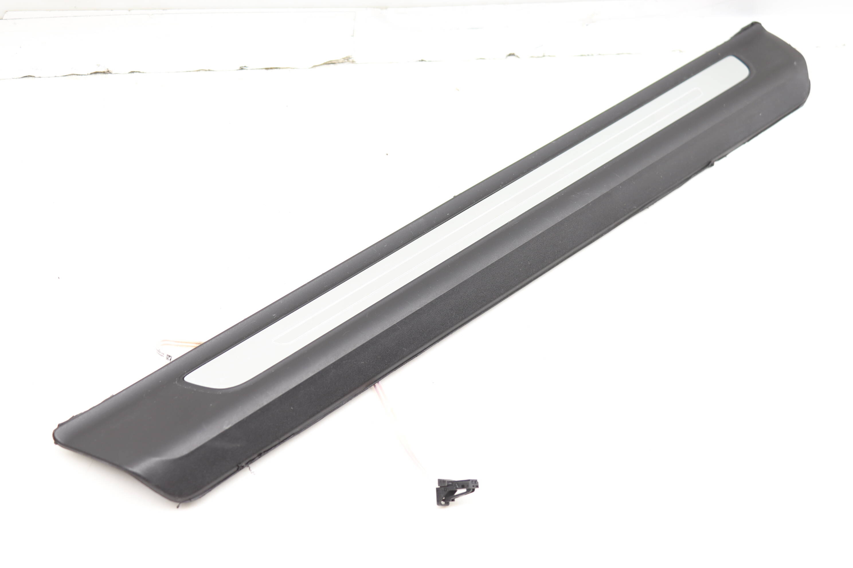 Door Sill / Light Bar 4M0947406