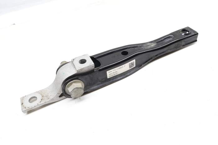 Dogbone / Pendulum Mount Bracket 3QD199855 main product photo