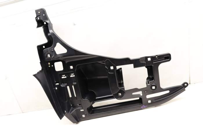 Side / Quarter Panel Mount Bracket 51137296754 main product photo