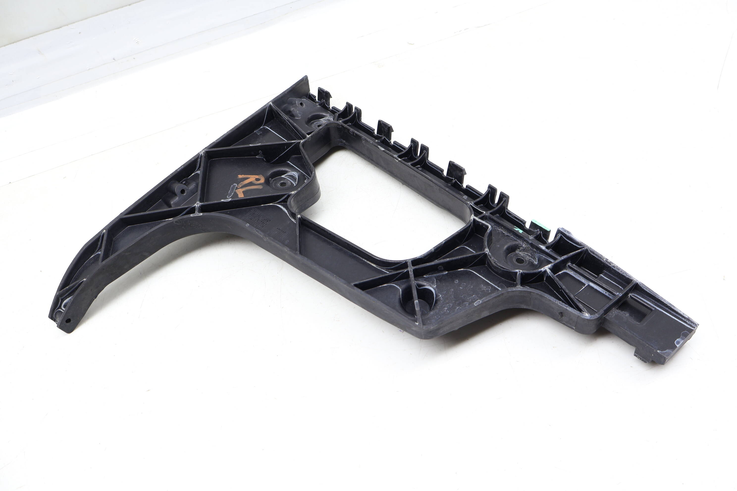 Bumper Guide / Bracket 8T0807453