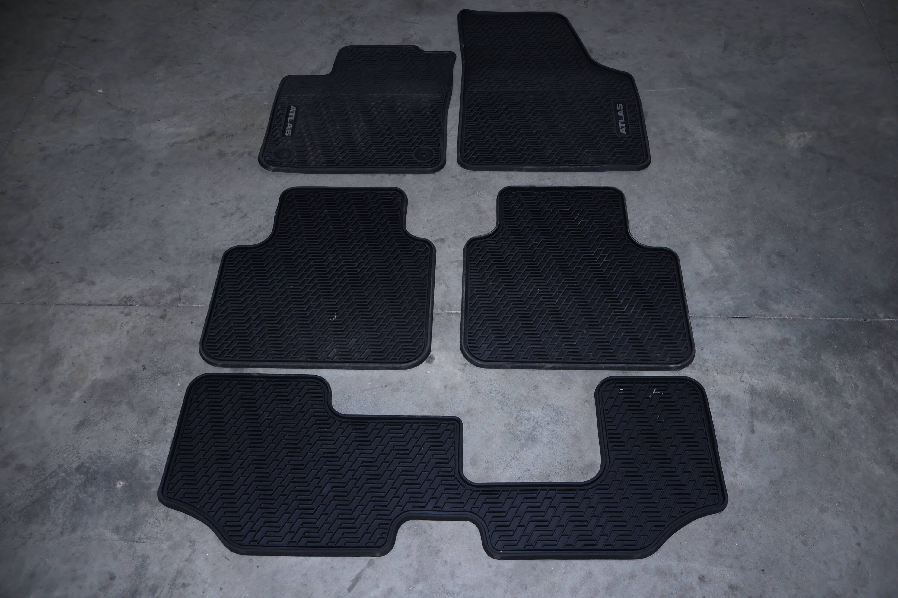 Rubber Floor Mat Set (Atlas) 3CN061550A