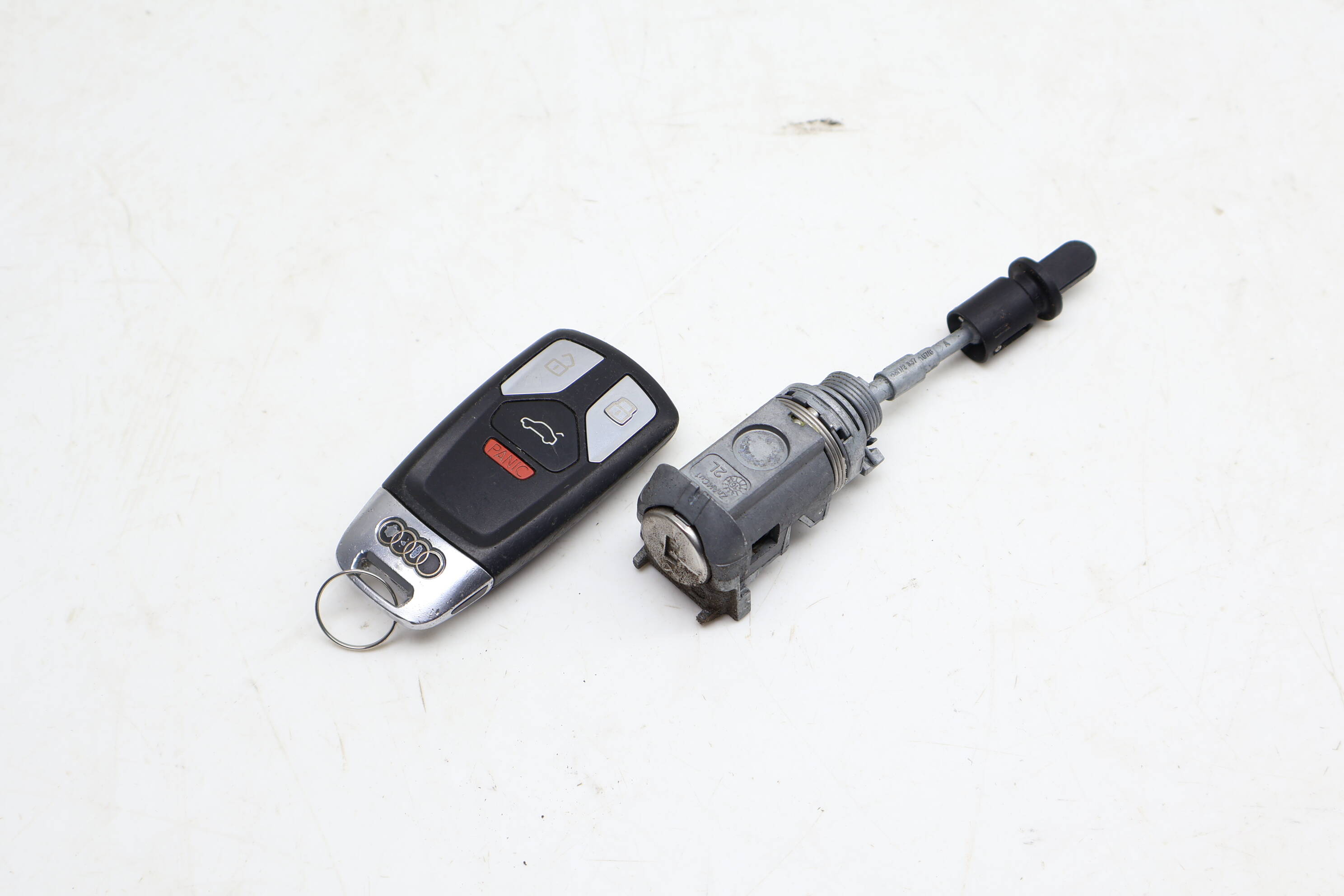 Lock Switch / Cylinder Set W/ Key 4M0898374B