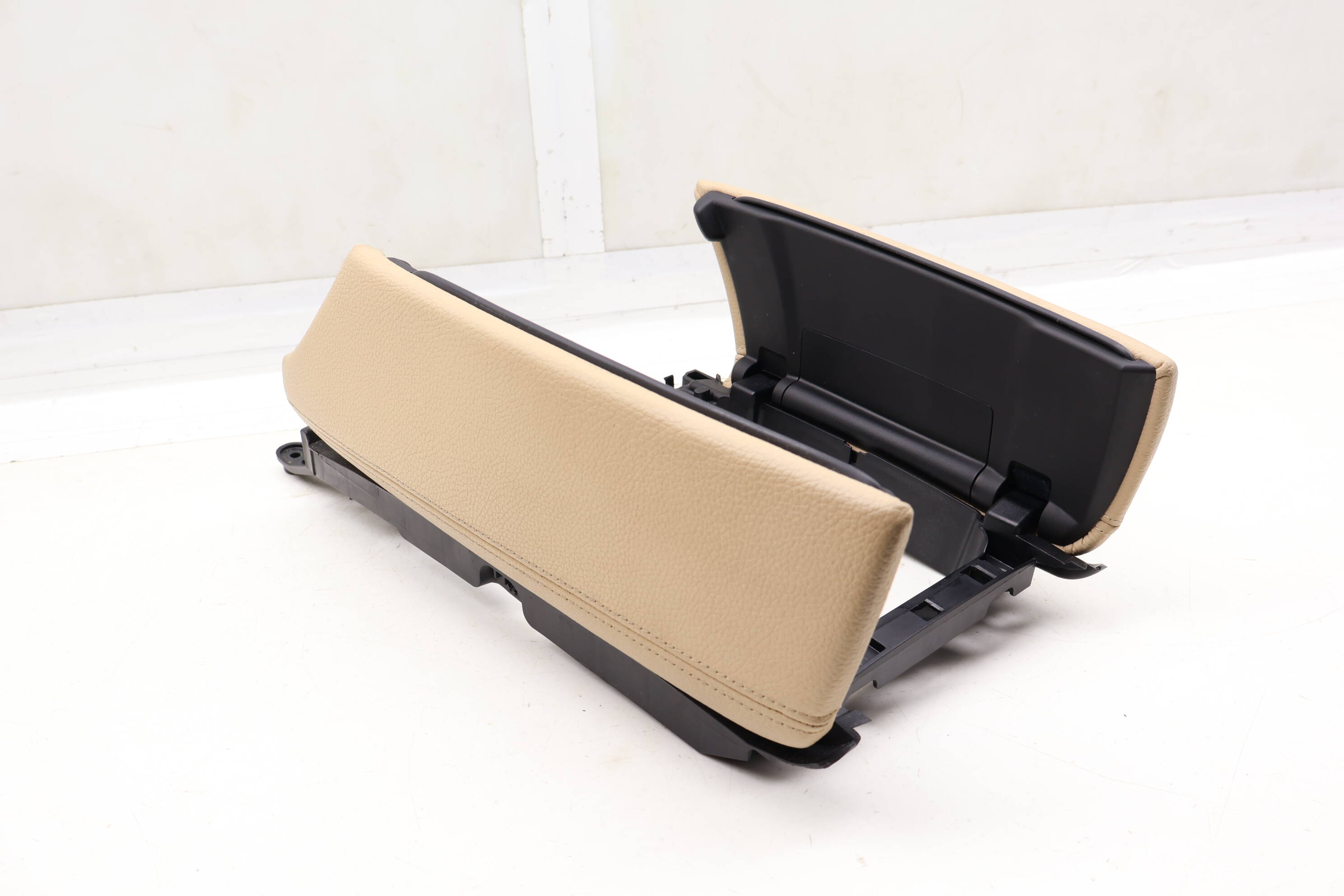 Center Armrest / Arm Rest 51169216866