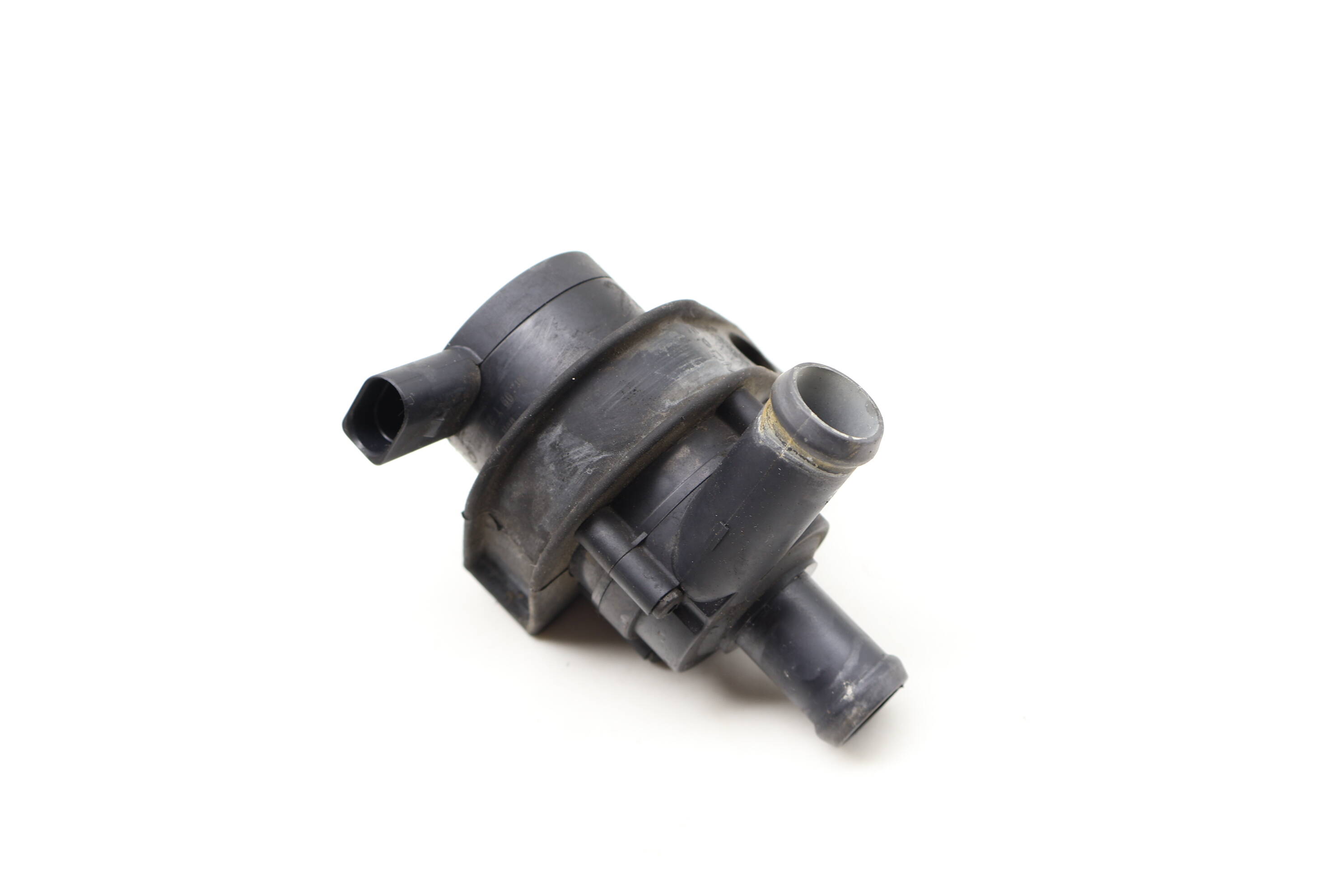 Auxiliary Coolant / Water Pump 06H965561