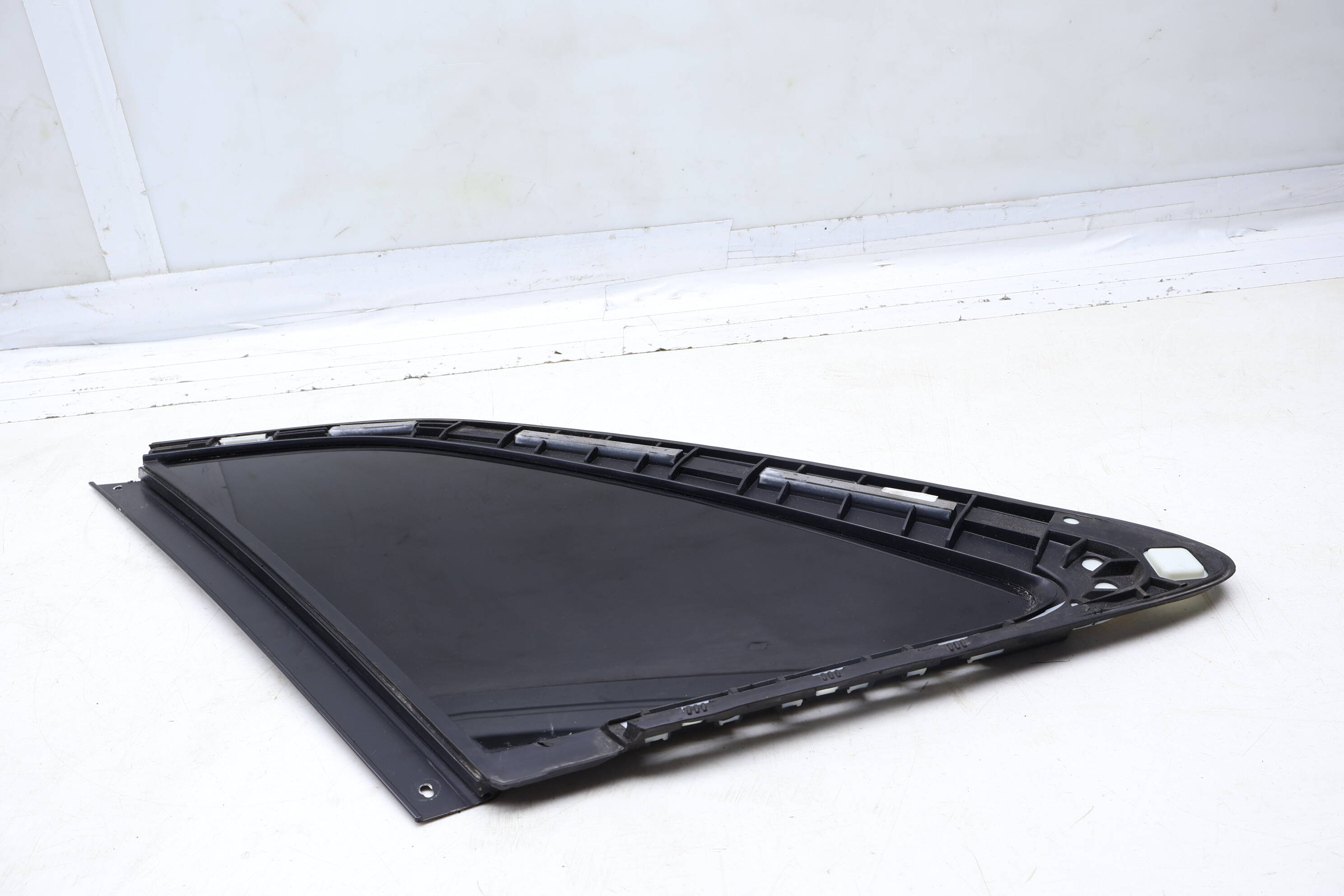 Door Quarter Window Glass 4M8845297P