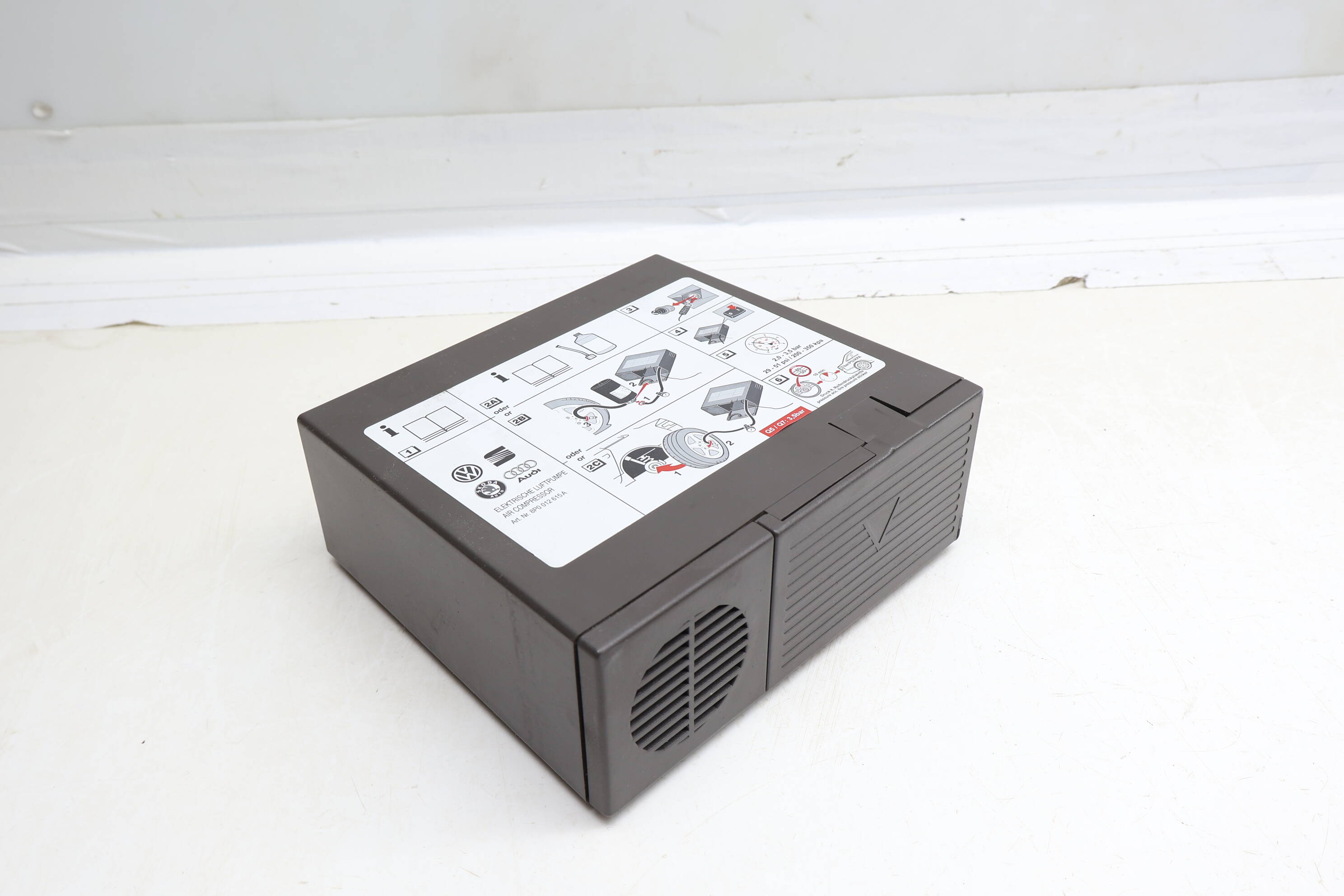 Spare Tire Air Compressor / Pump 8P0012615A