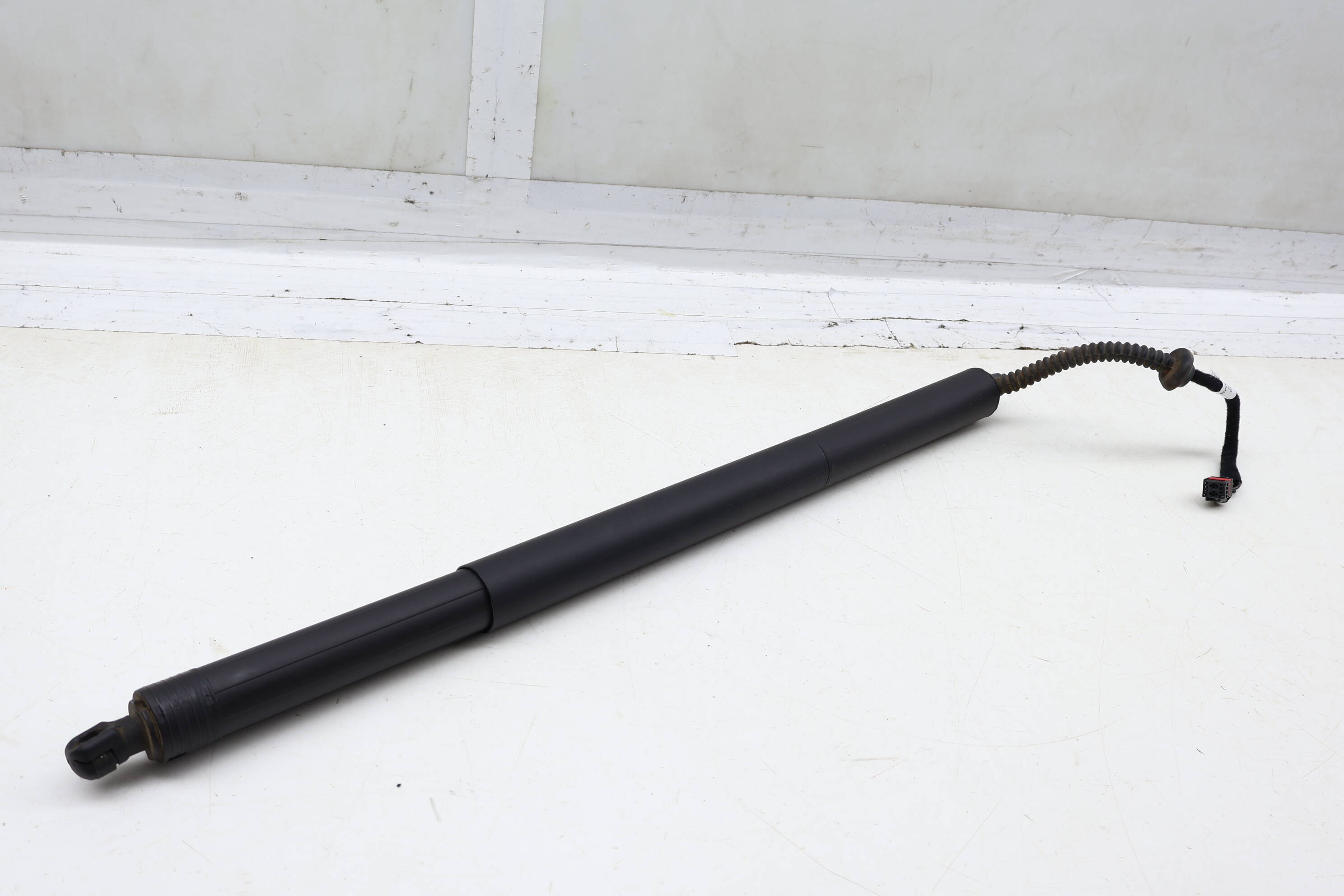 Trunk Hatch Liftgate Strut / Drive Unit 3CN827851D