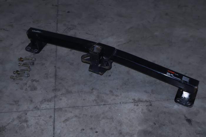 Curt #13220 Tow / Trailer Hitch (Class 3) Assembly main product photo