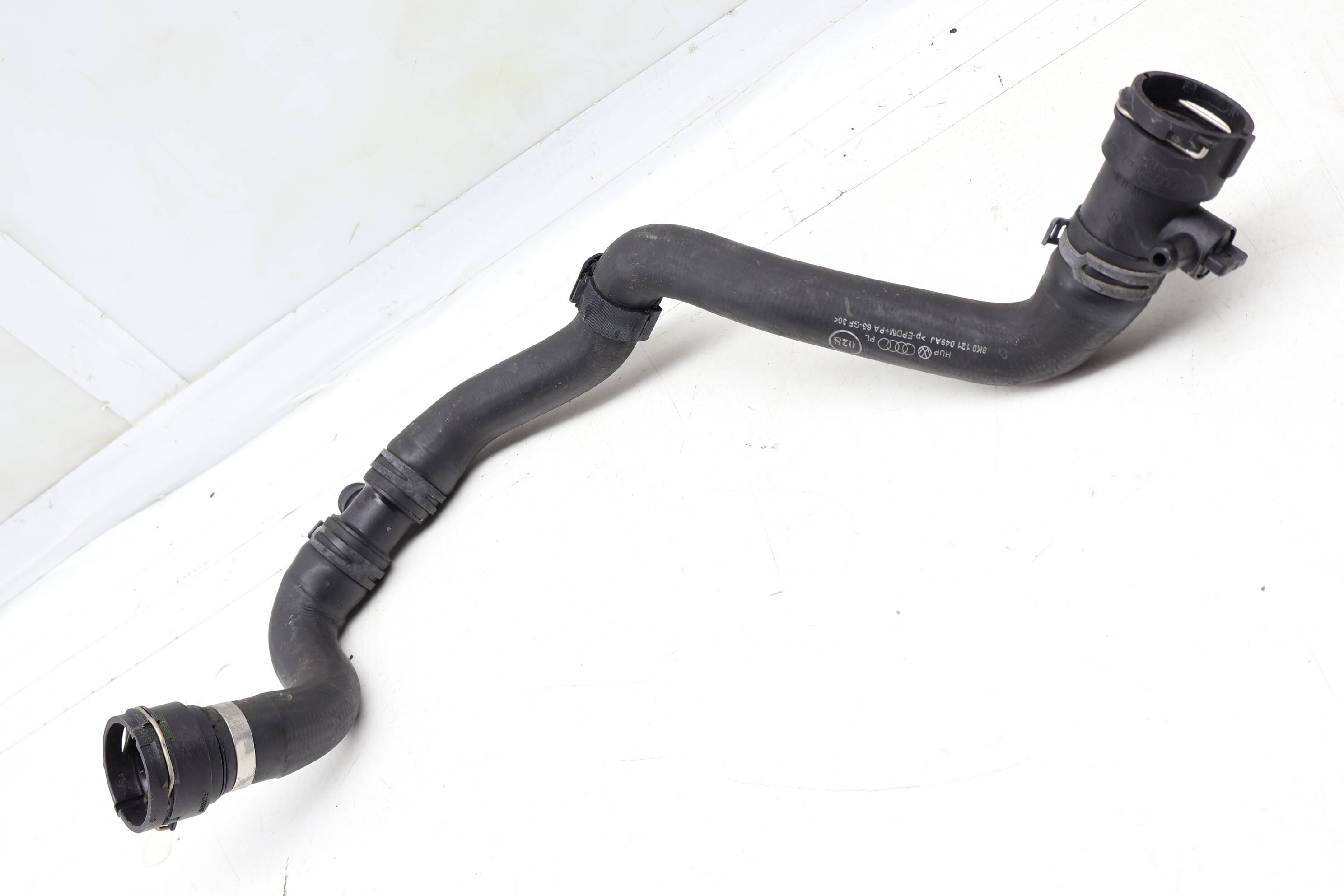 Lower Radiator Coolant Hose / Line 8K0121049AJ
