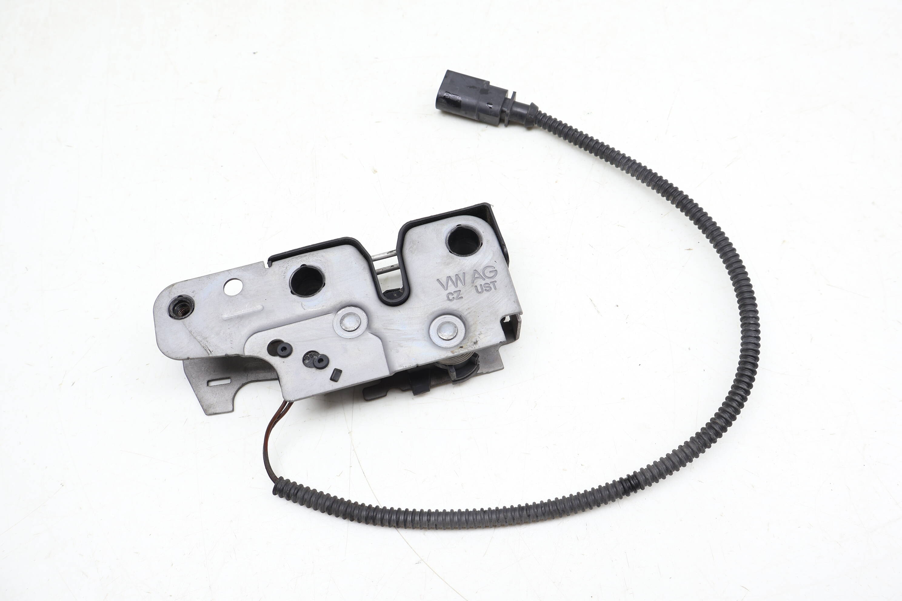 Lower Hood Latch / Lock 1K1823509E