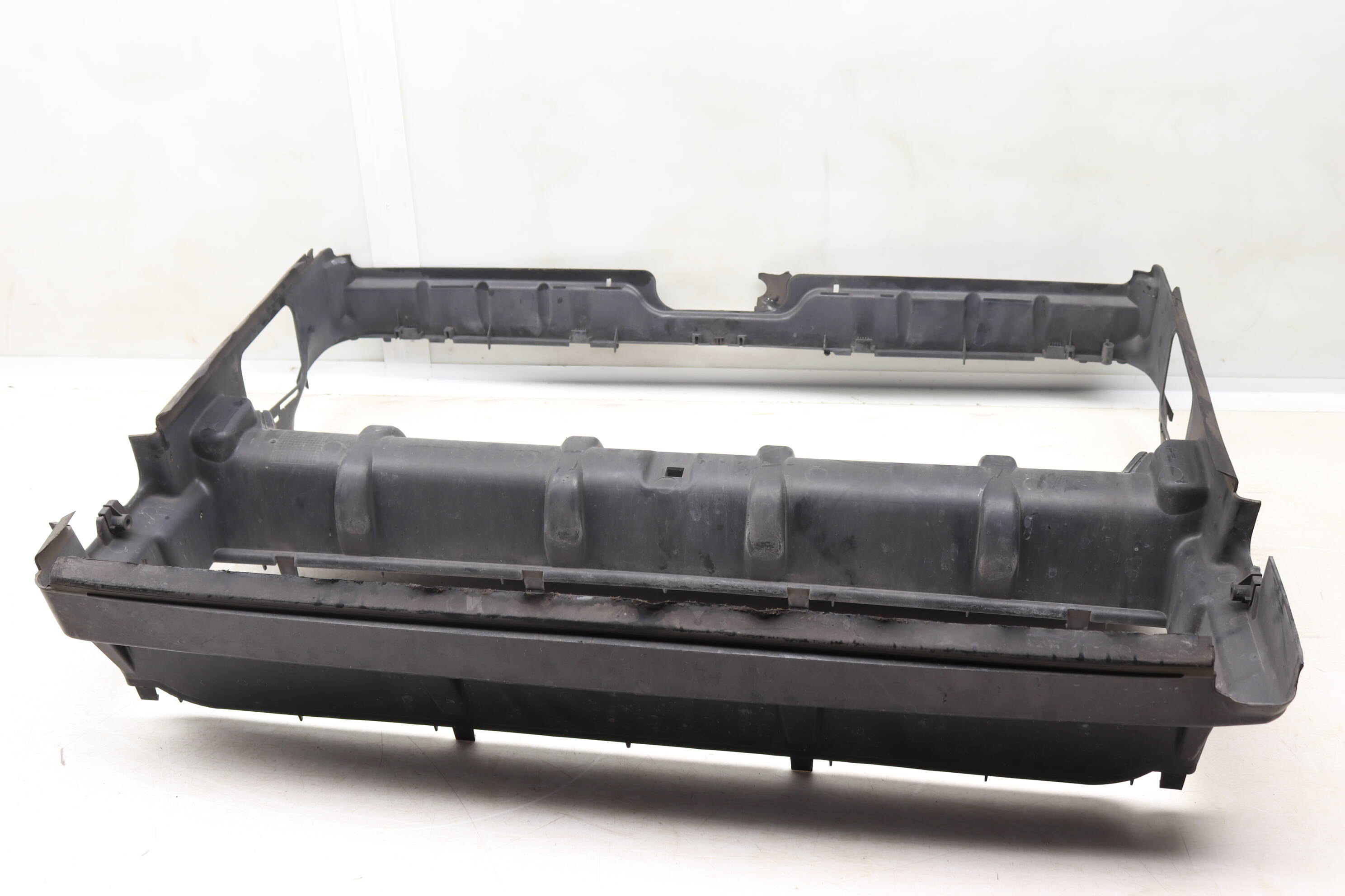 BMW Radiator Air Duct / Guide Assembly 51647299055