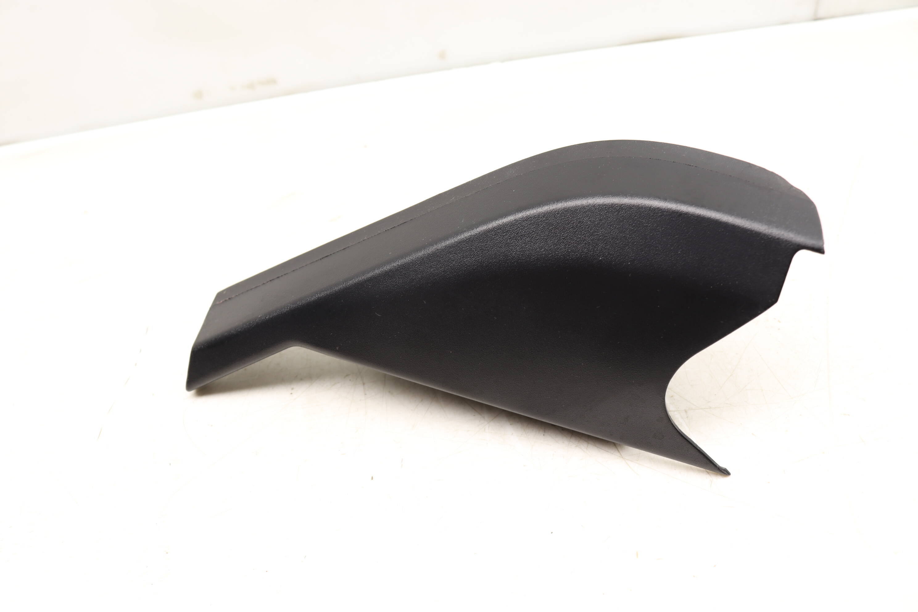 パーツ tomo9 Porsche Right Tail Light Trim / Cover (Taycan) 9J1945426N
