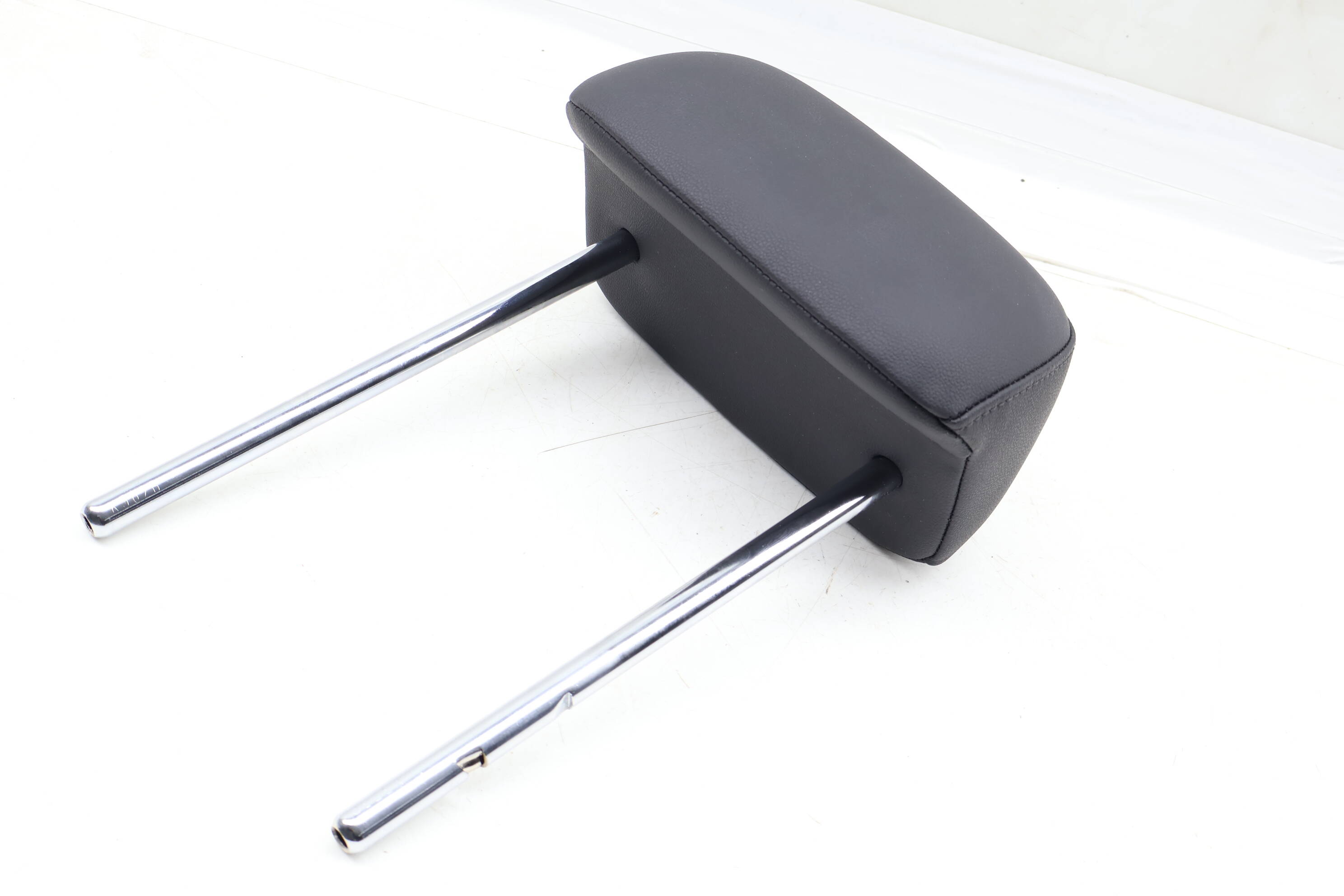 Center&#x20;Headrest&#x20;&#x2F;&#x20;Head&#x20;Rest&#x20;5NN885902B