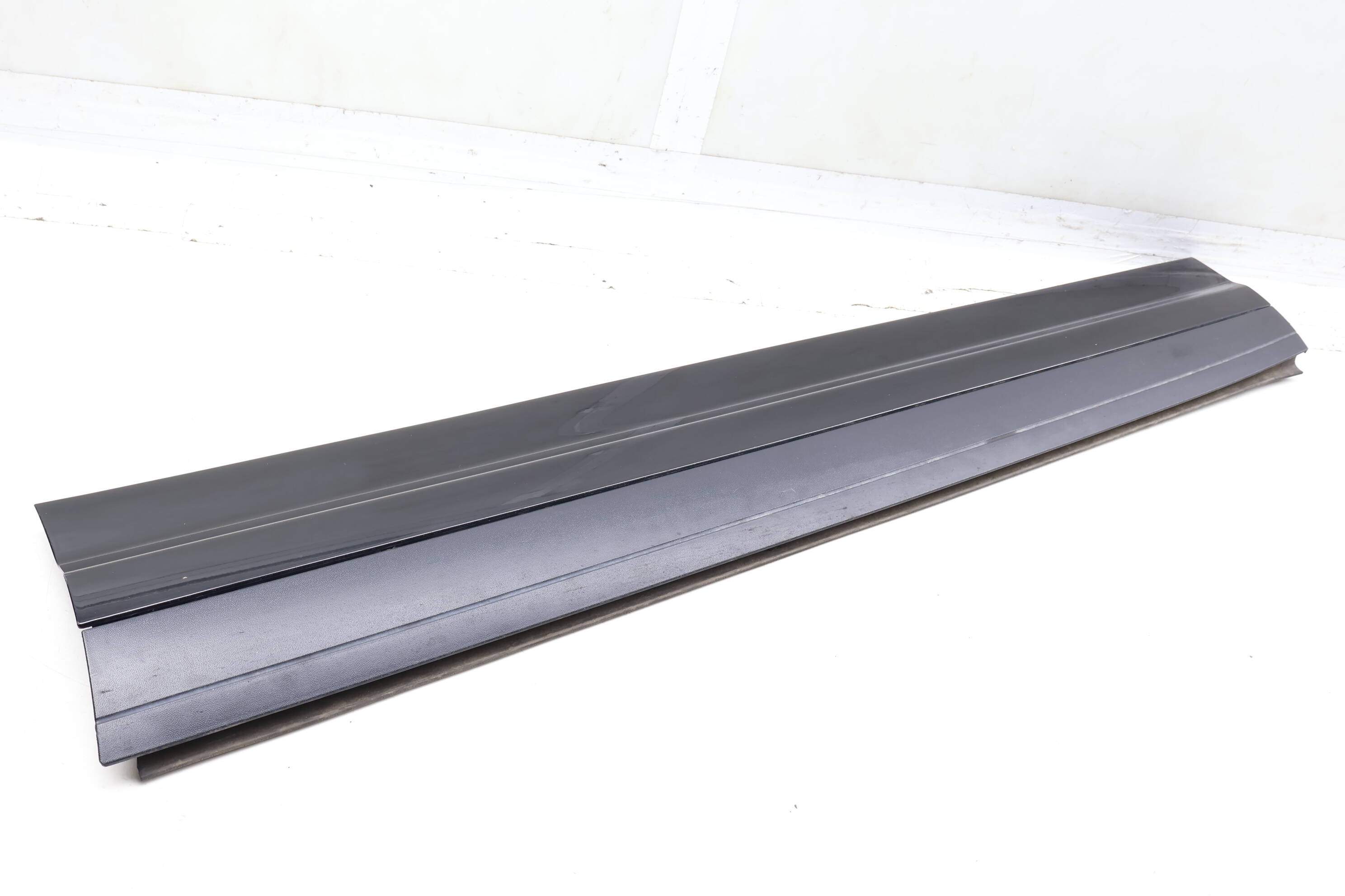 Lower Door Molding / Blade 7P5837788Q 95855978804