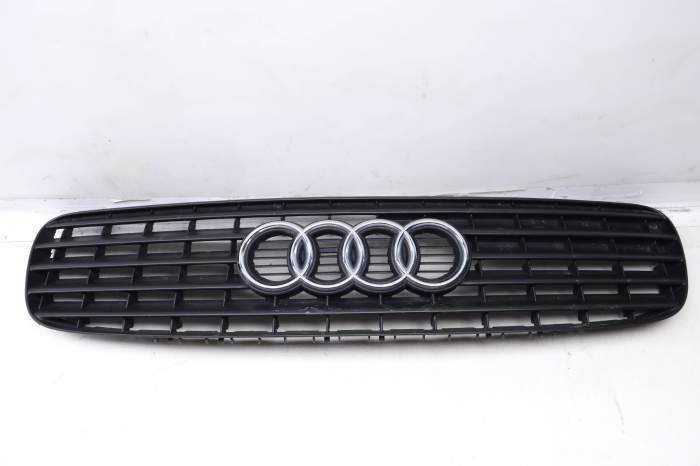 Upper Center Grille 8N0853653A main product photo