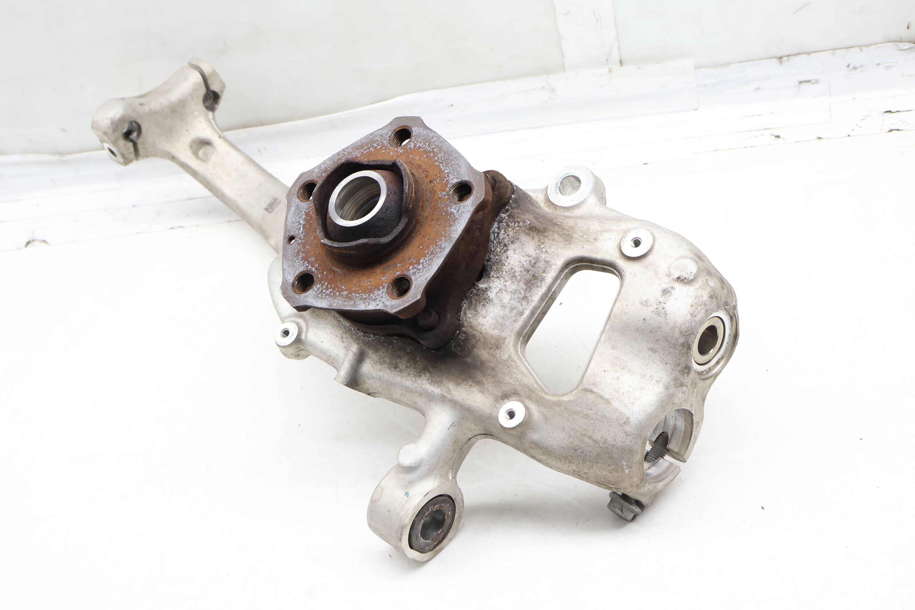 Spindle&#x20;Knuckle&#x20;W&#x2F;&#x20;Wheel&#x20;Bearing&#x20;80A407559