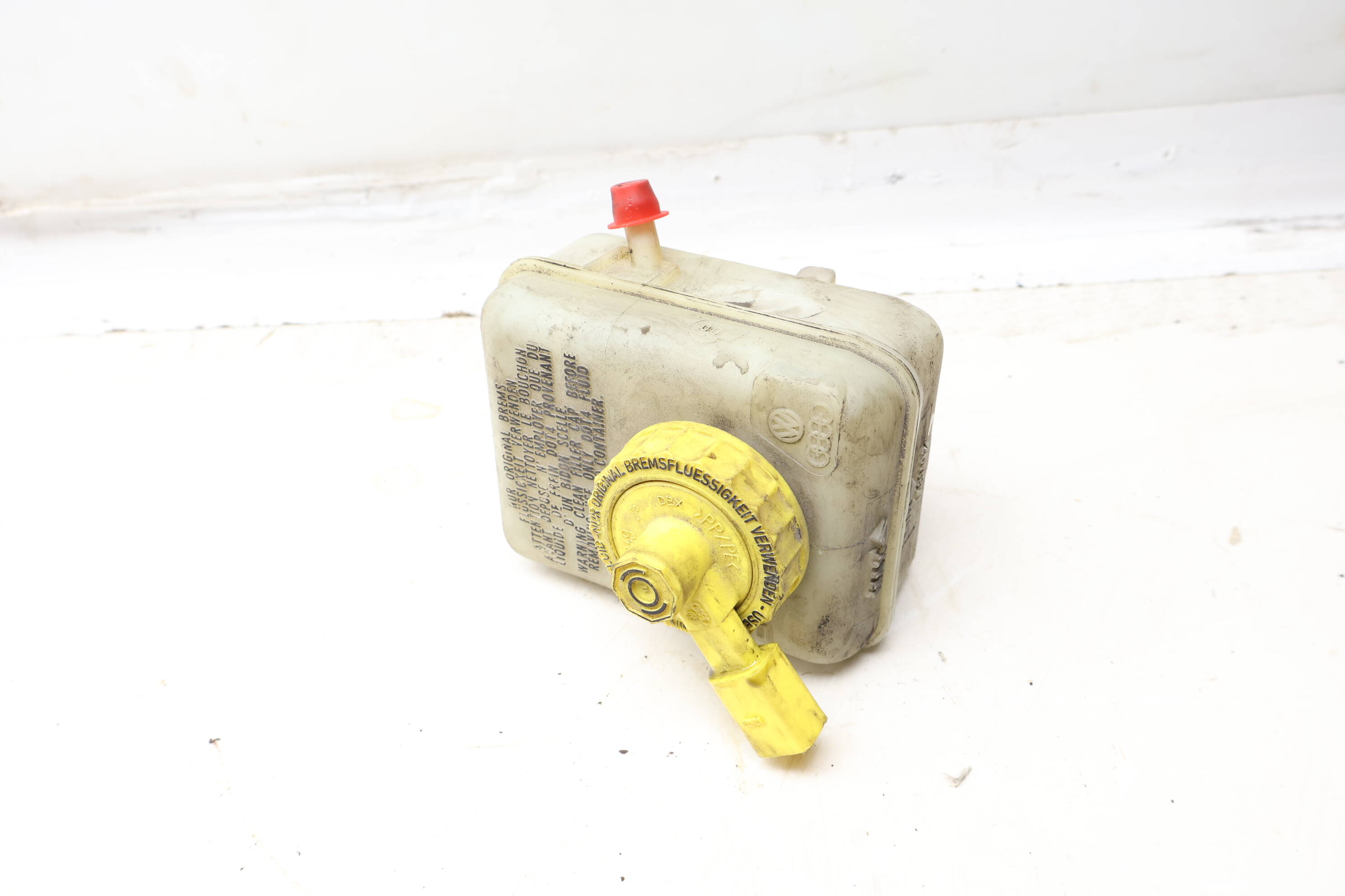 Brake Fluid Reservoir / Tank 1J1611301